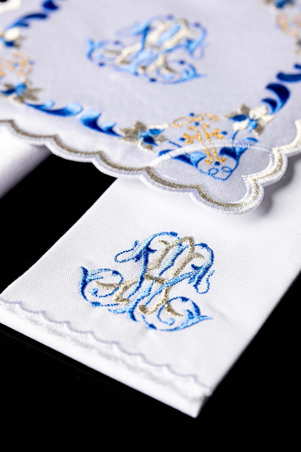 Chalice linen with blue trim and Marian embroidery