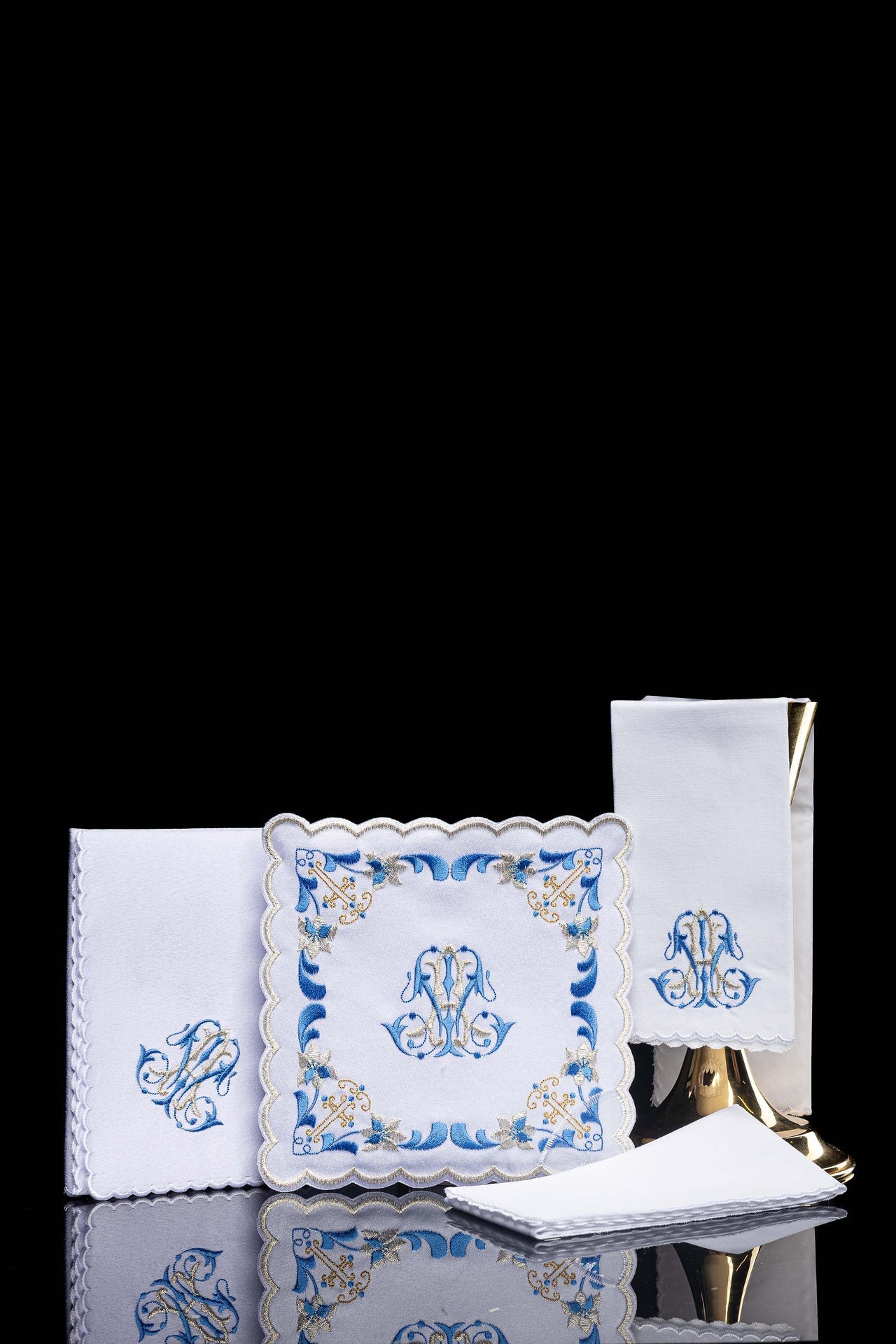 Chalice linen with blue trim and Marian embroidery