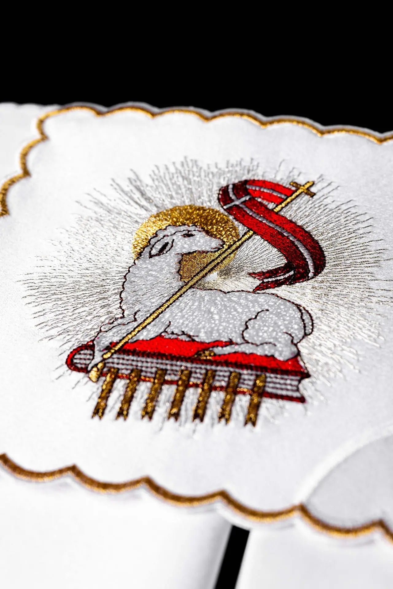 Embroidered cup linen Lamb