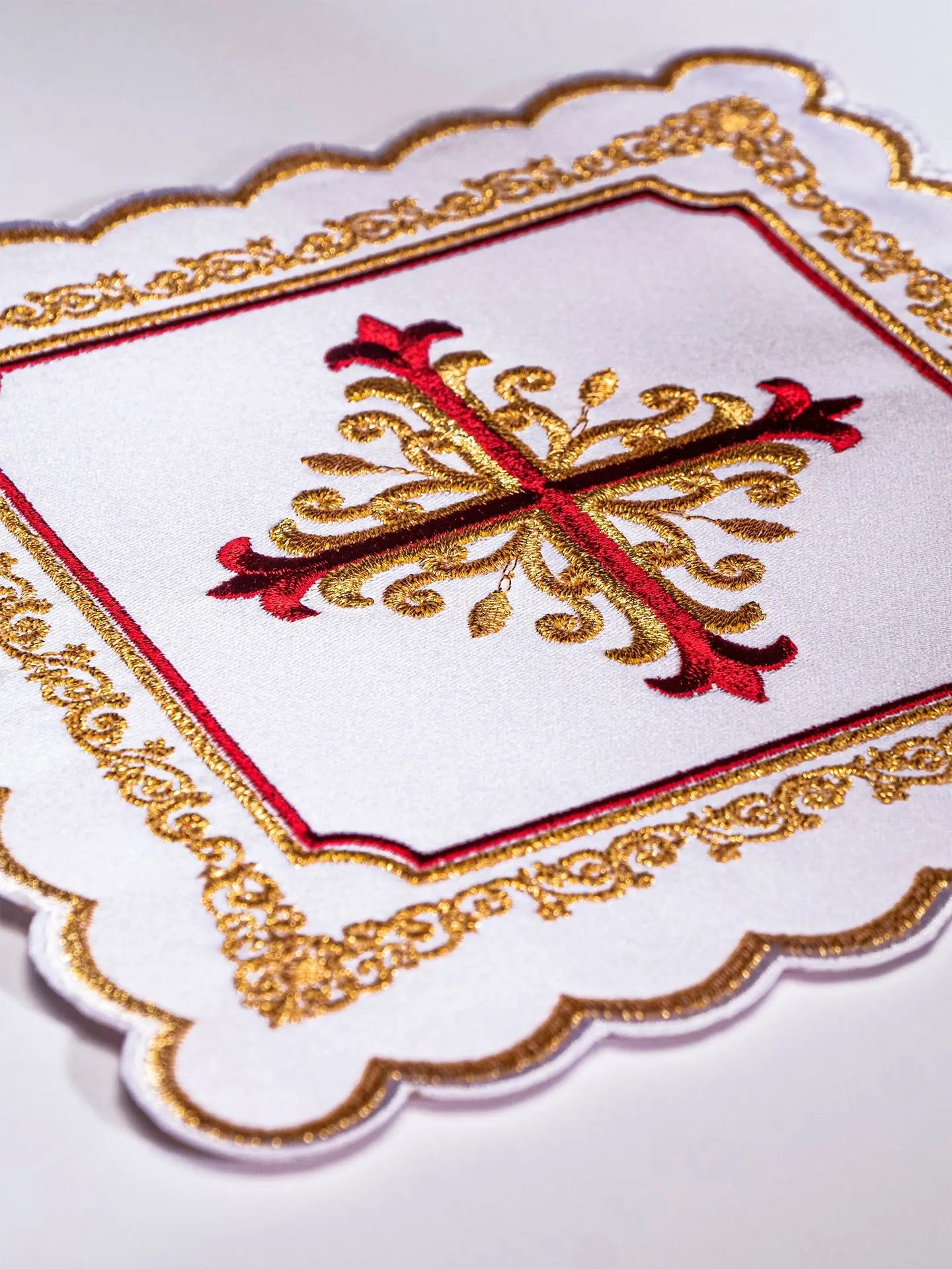 Chalice linen with gold and red embroidery