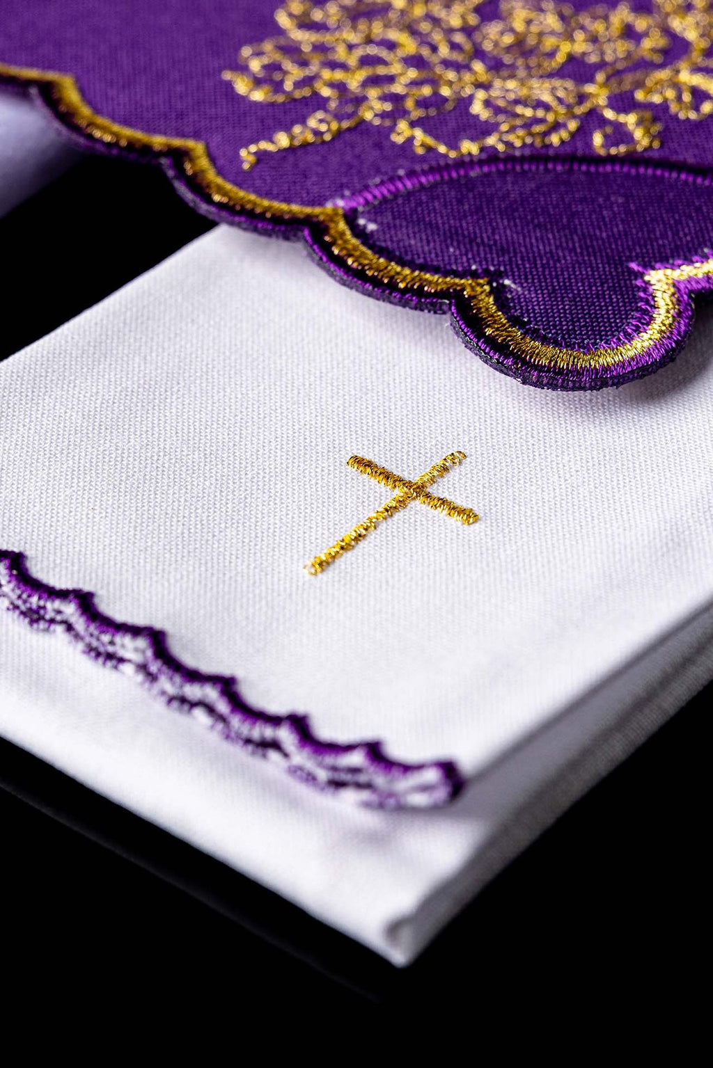 Embroidered chalice linen Purple IHS