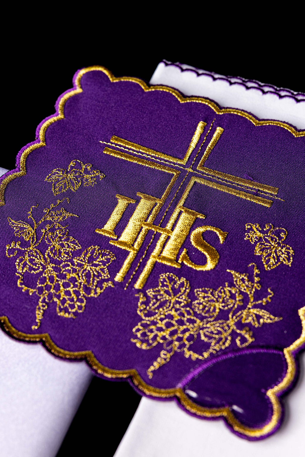 Embroidered chalice linen Purple IHS