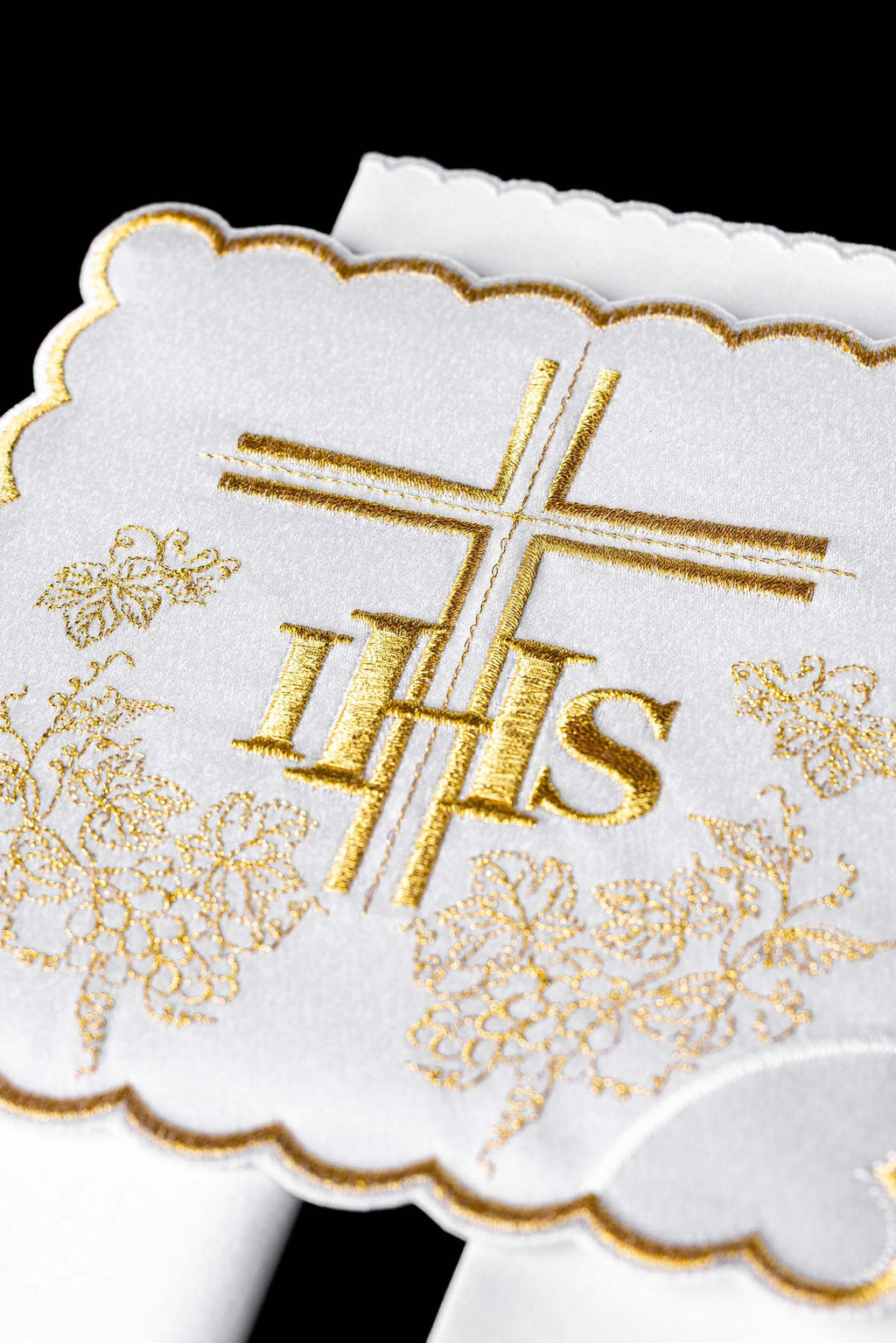 Bielizna kielichowa z delikatnym złotym haftem - ORNATY.PL