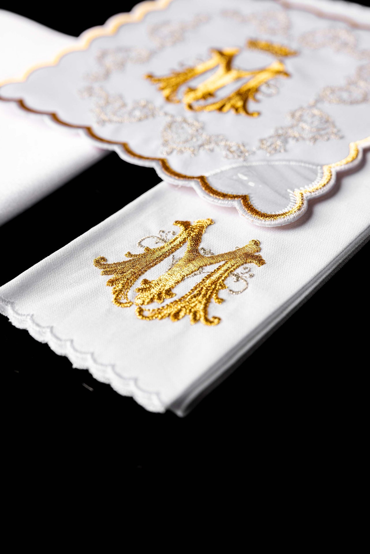Golden chalice linen with Marian embroidery