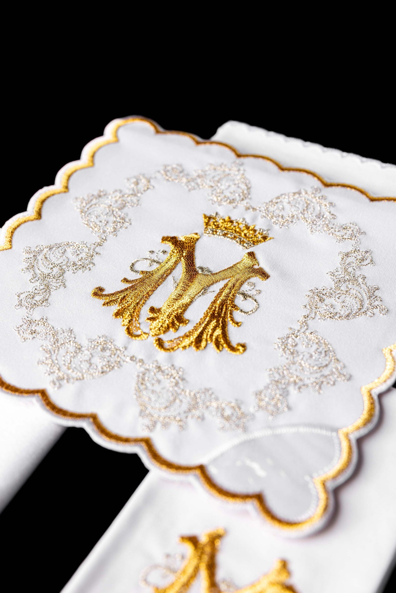 Golden chalice linen with Marian embroidery