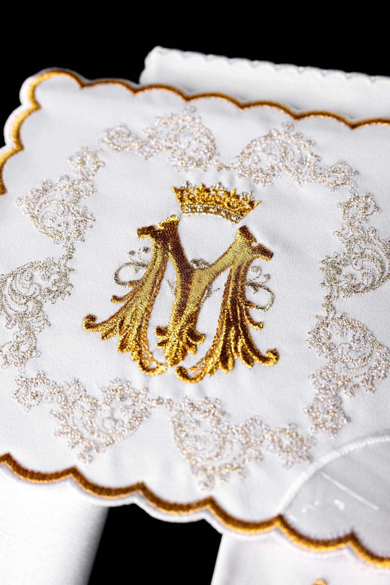 Golden chalice linen with Marian embroidery