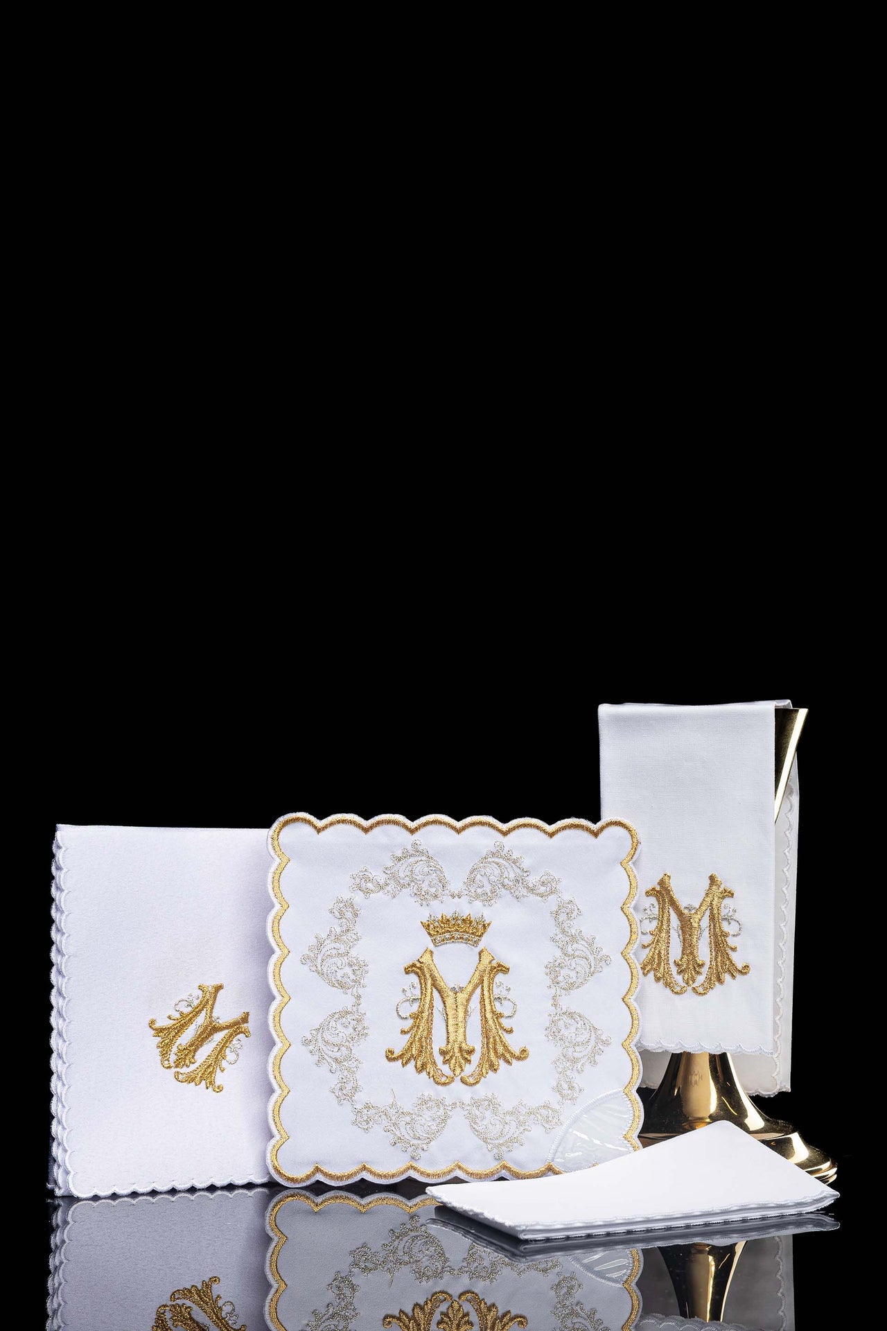 Golden chalice linen with Marian embroidery