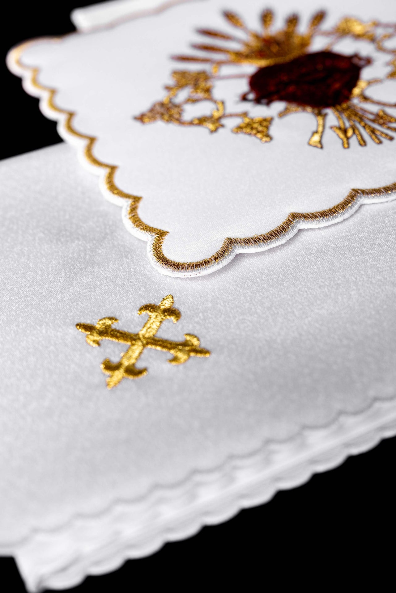 Chalice linen embroidered with the Heart of Jesus