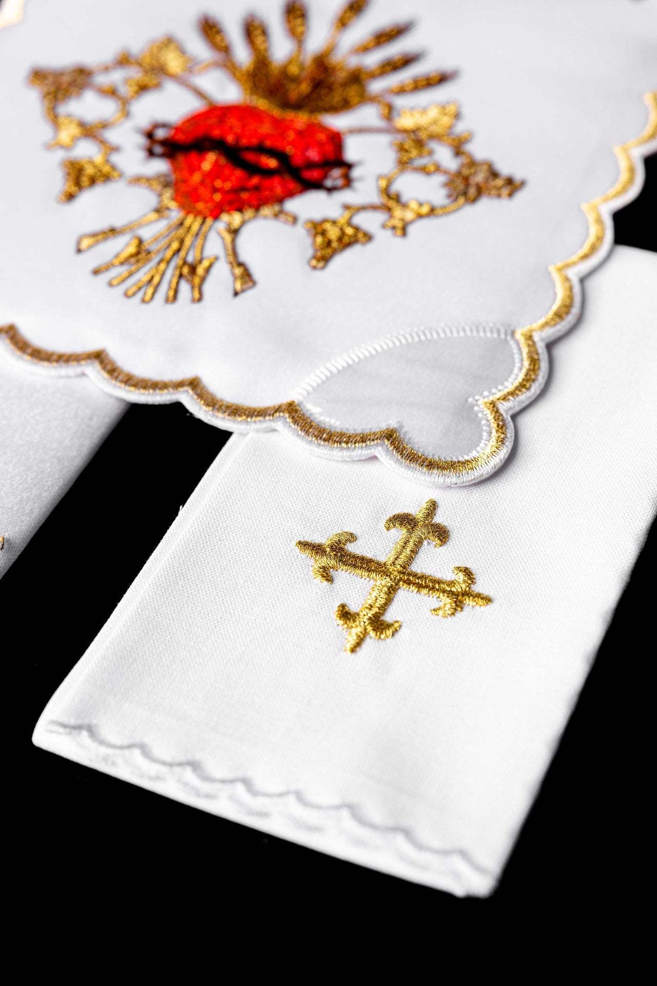 Chalice linen embroidered with the Heart of Jesus