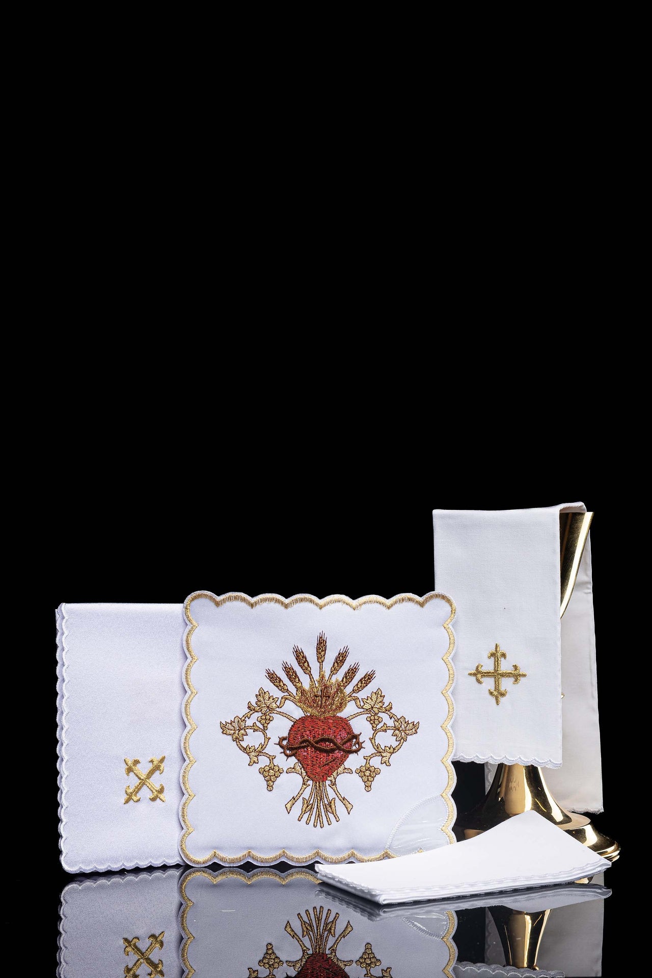Chalice linen embroidered with the Heart of Jesus