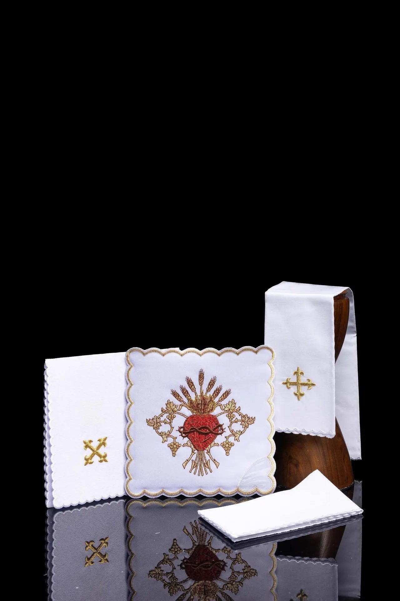 Chalice linen embroidered with the Heart of Jesus
