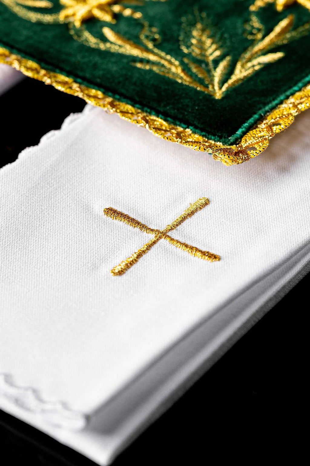 Embroidered velvet cup linen Green