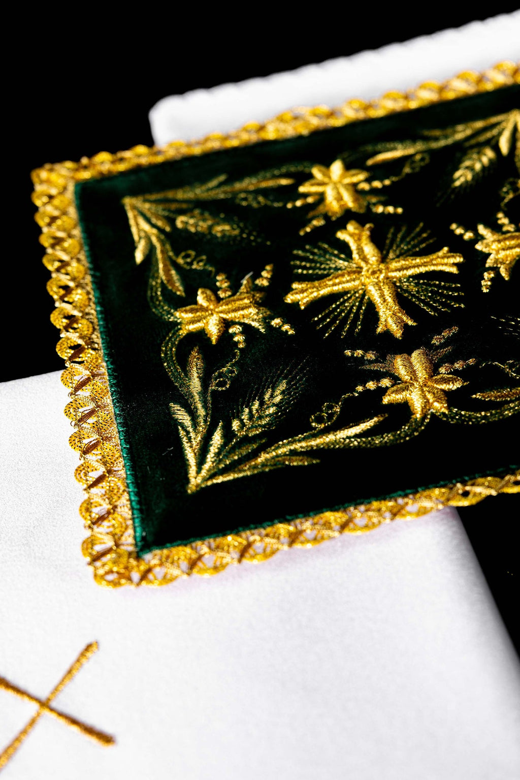 Embroidered velvet cup linen Green