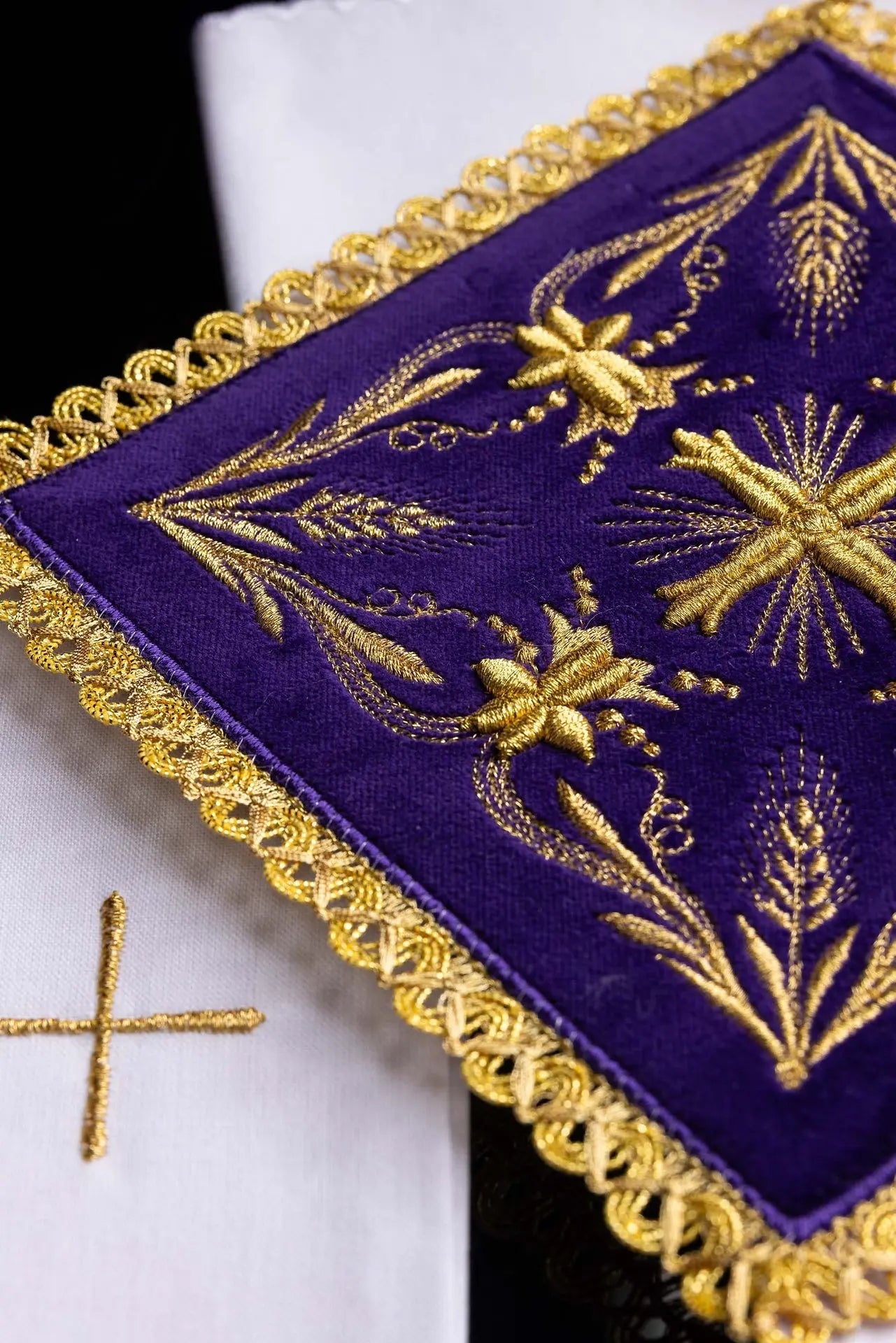 Embroidered velvet cup linen Purple
