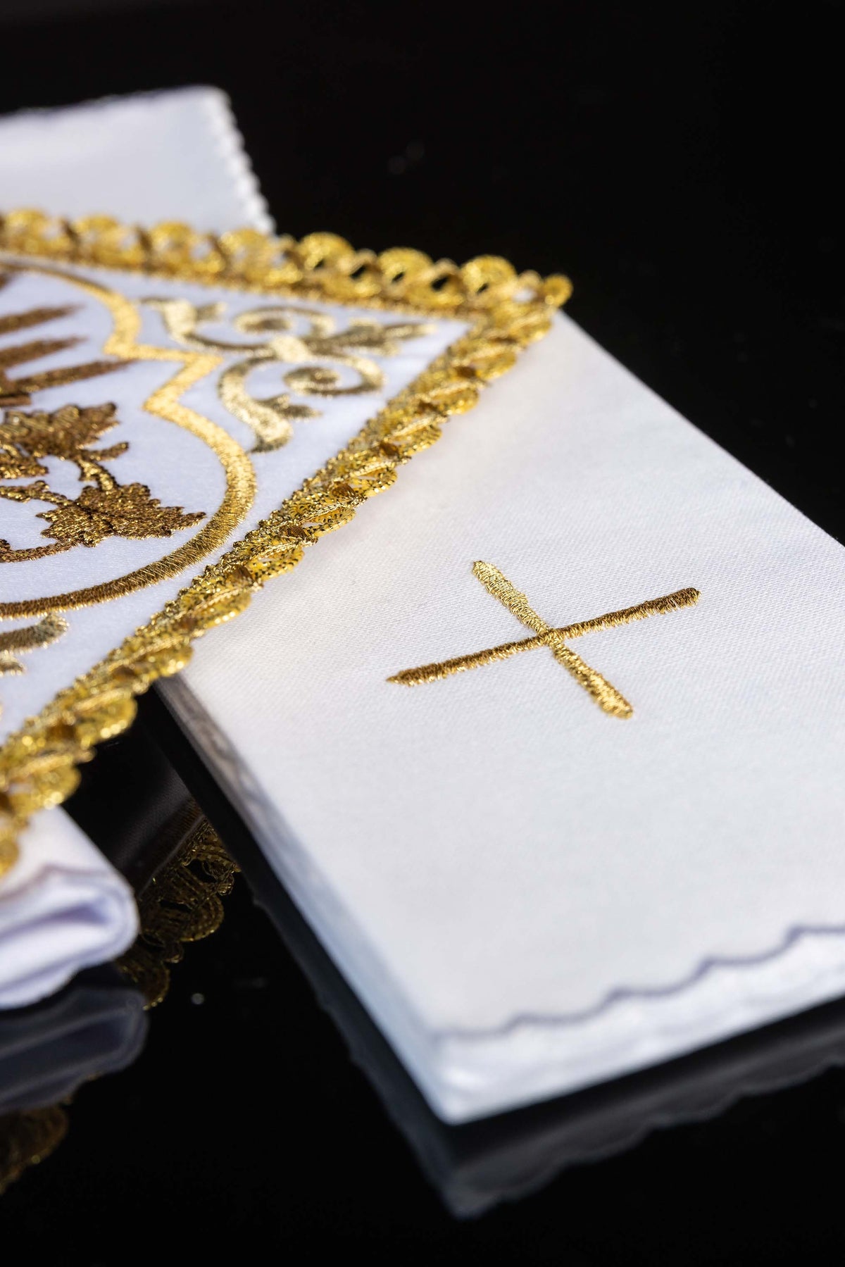 Servizio da Messa con simbolo PAX ricamato – Collezione Pace di Cristo