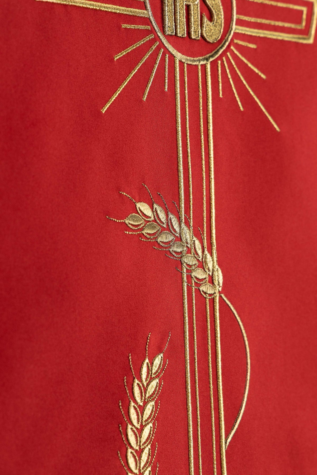 Coprileggio Rosso con Croce IHS e ricamo di spighe di grano