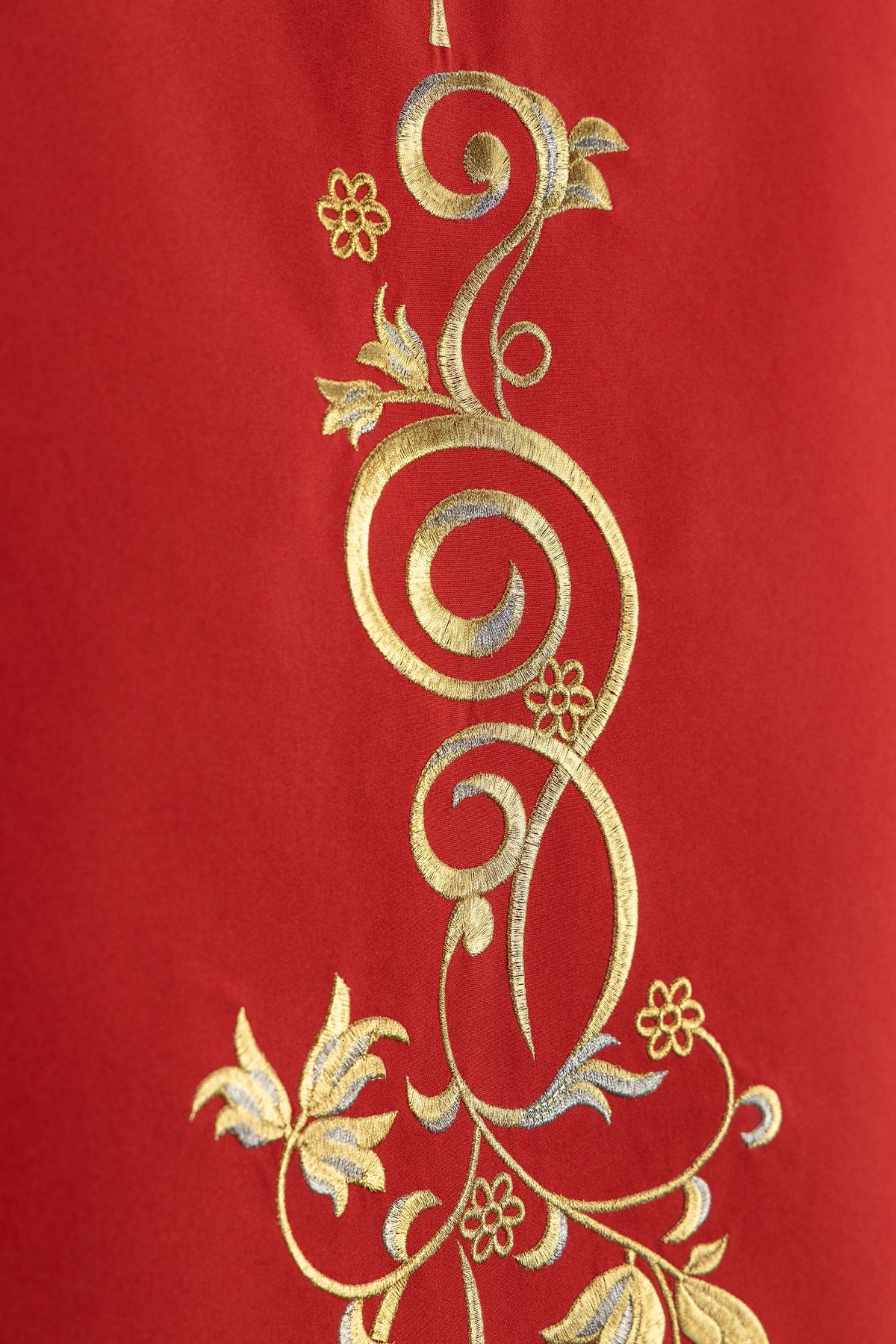 Coprileggio Rosso con IHS e Ricamo floreale
