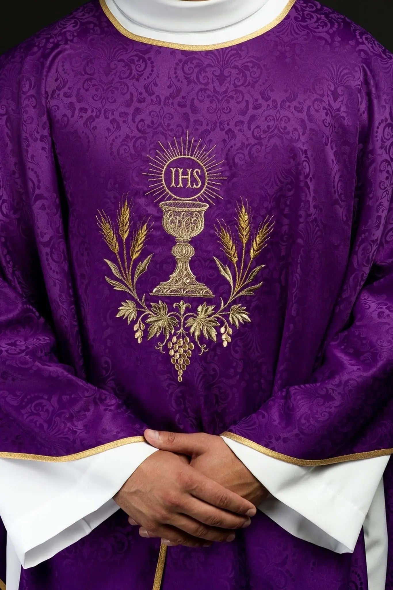 Purple liturgical chasuble with chalice and host embroidery on jacquard fabric