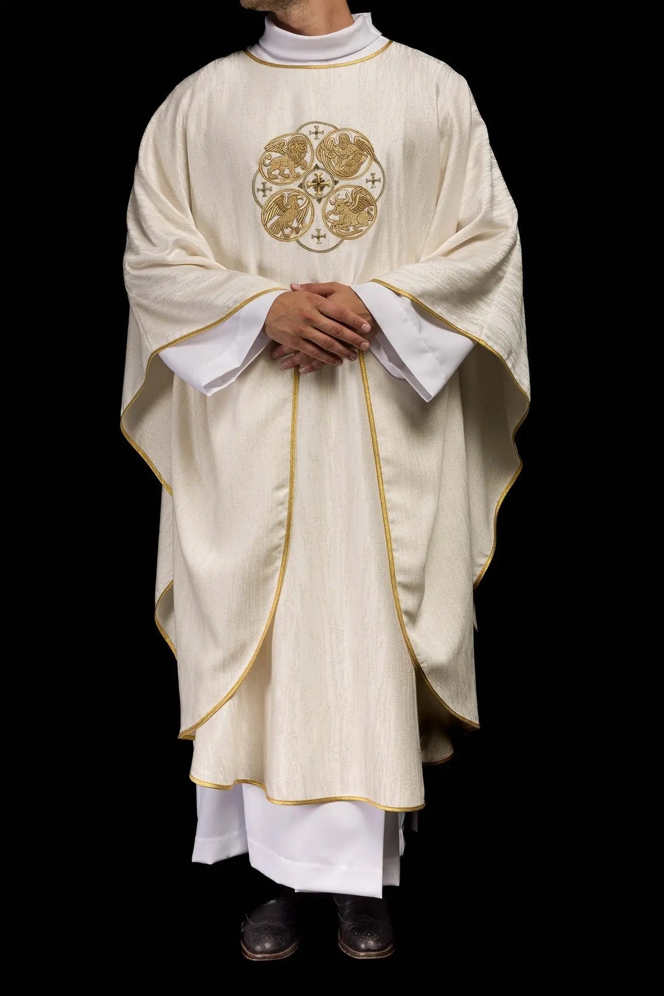 Ecru chasuble with embroidery of the Four Evangelists on decorative fabric
