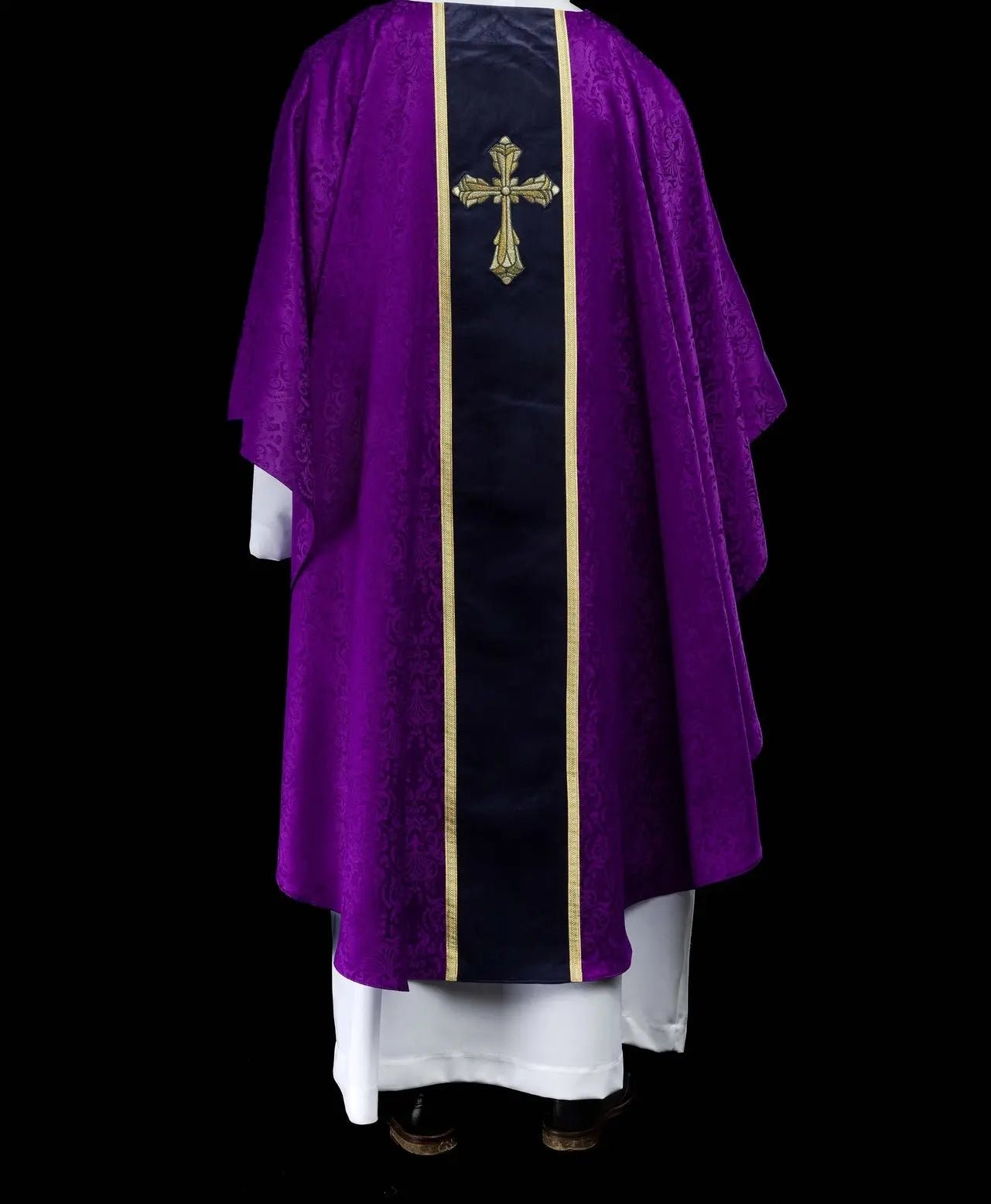 Liturgical purple chasuble with band and embroidered cross on jacquard fabric