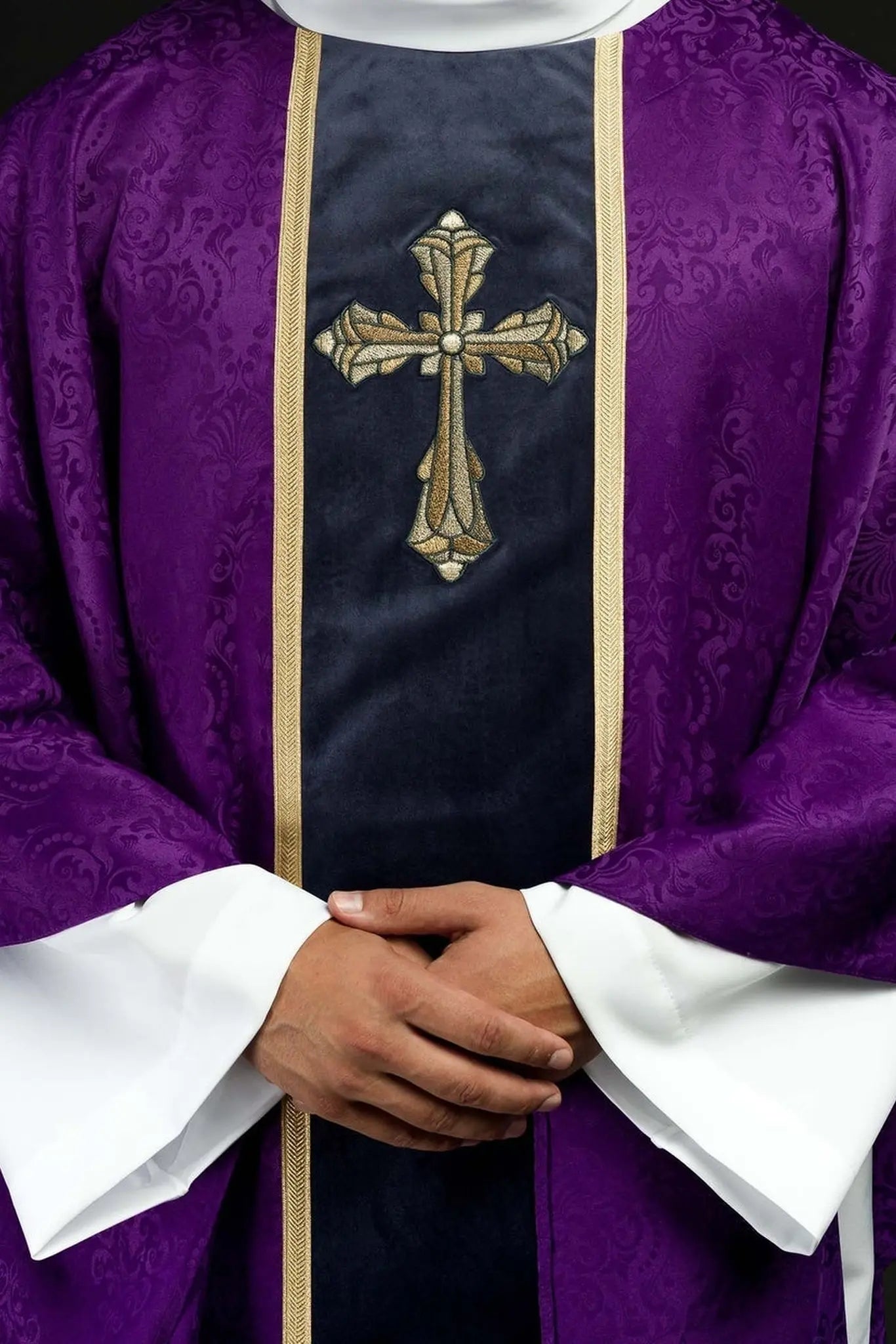Liturgical purple chasuble with band and embroidered cross on jacquard fabric
