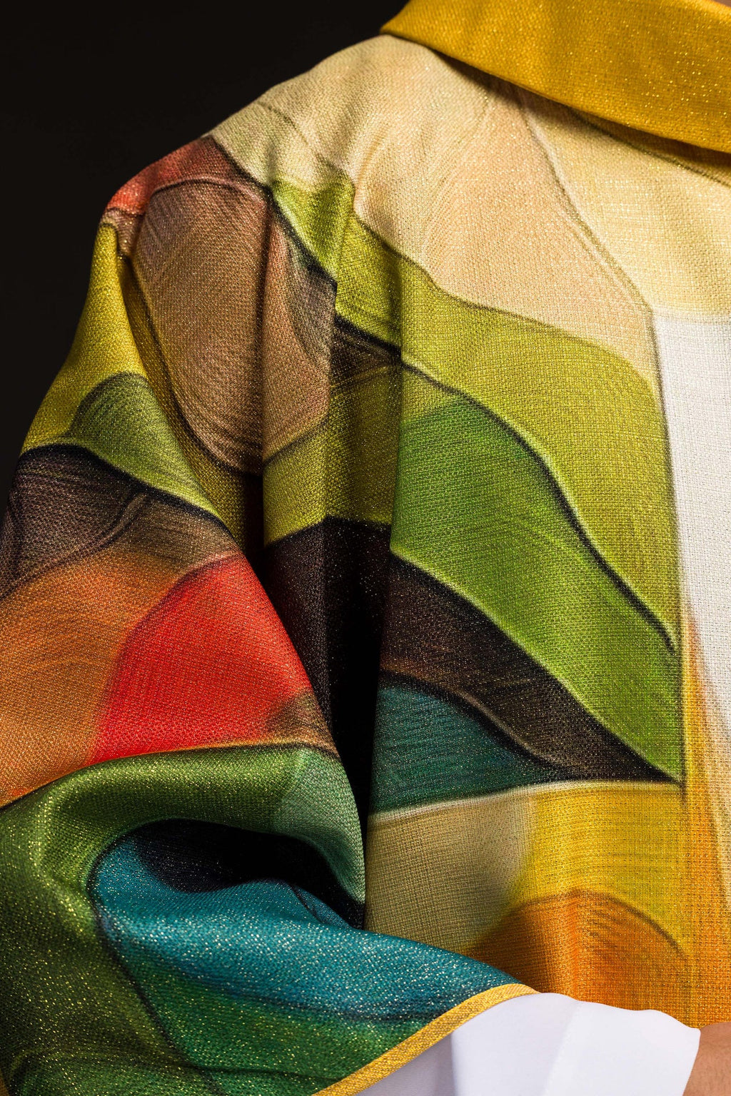 Ornat drukowany wielokolorowy z motywem krzyża