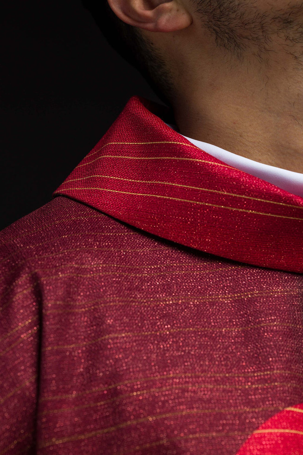 Ornat drukowany czerwony z motywem krzyża