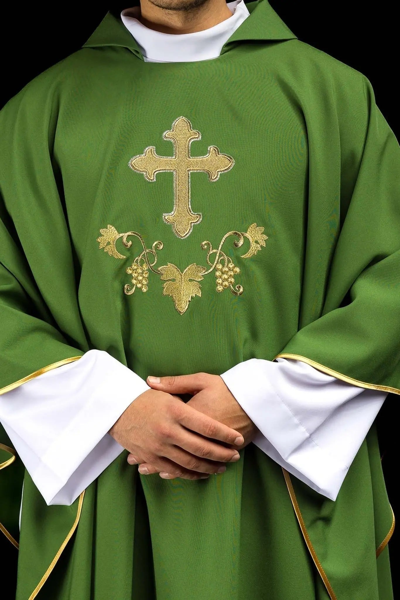 Embroidered chasuble with a cross symbol and wide collar green