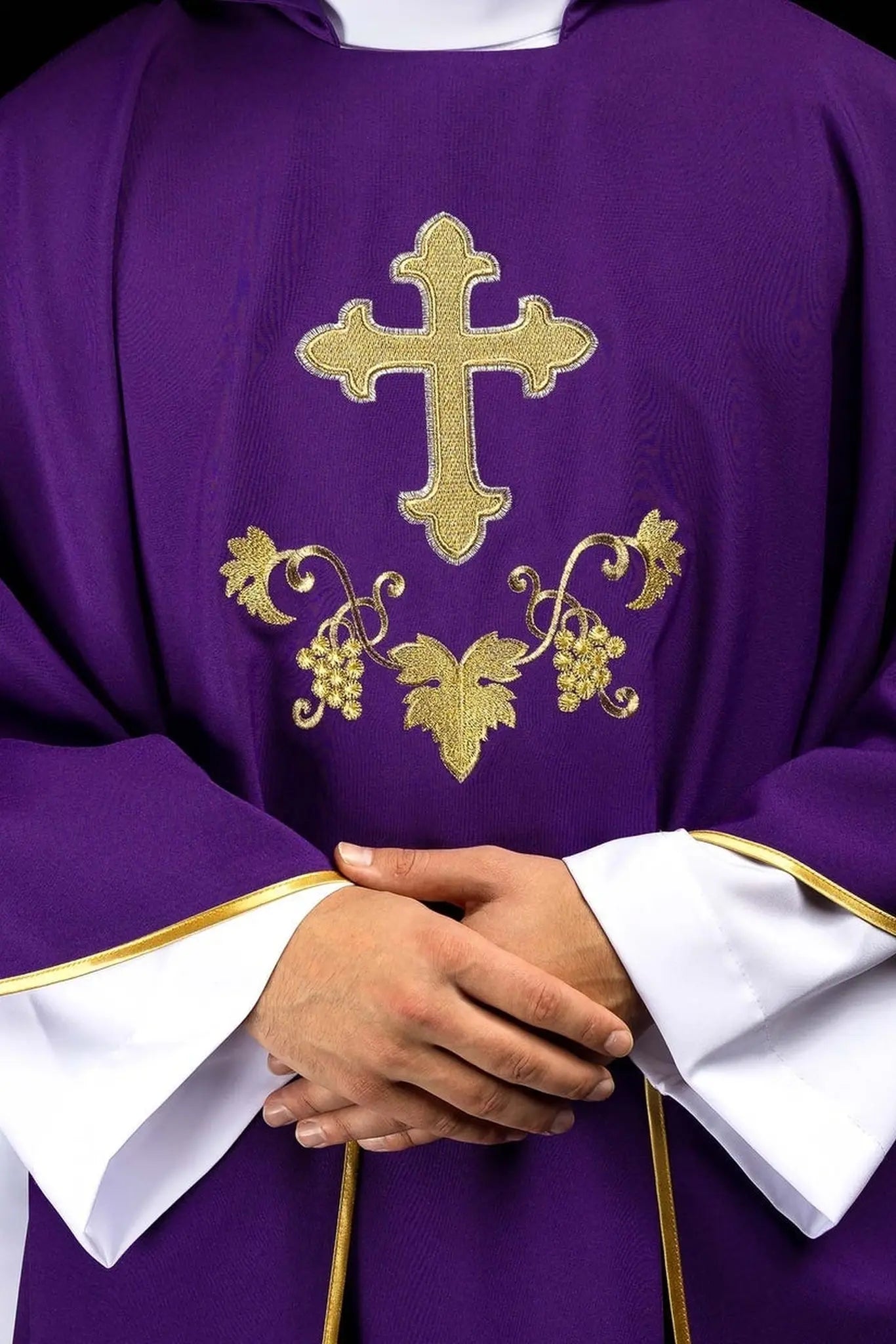 Embroidered chasuble with a cross symbol and wide collar purple