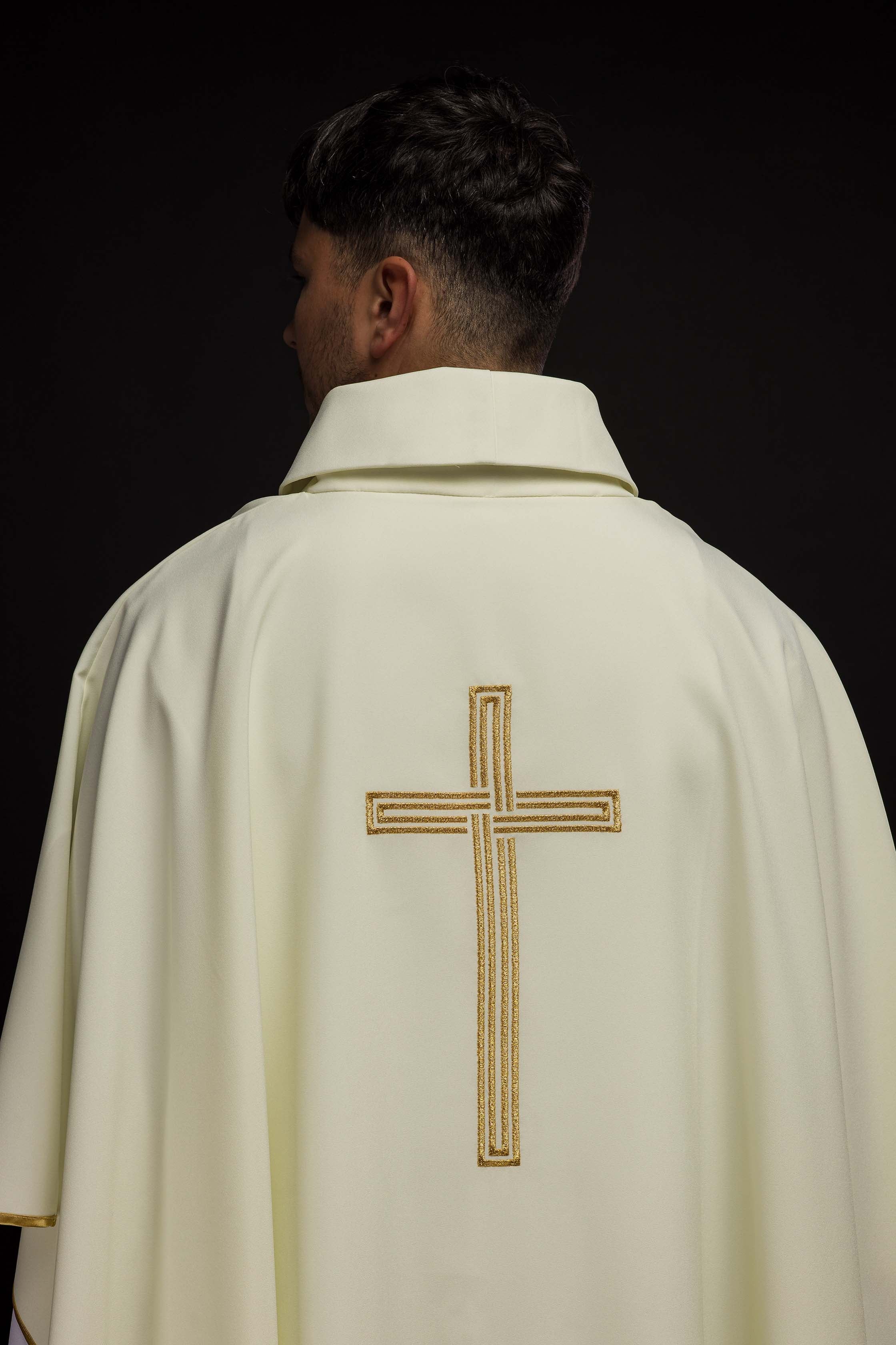 Embroidered chasuble with the motif of the Cross in ecru