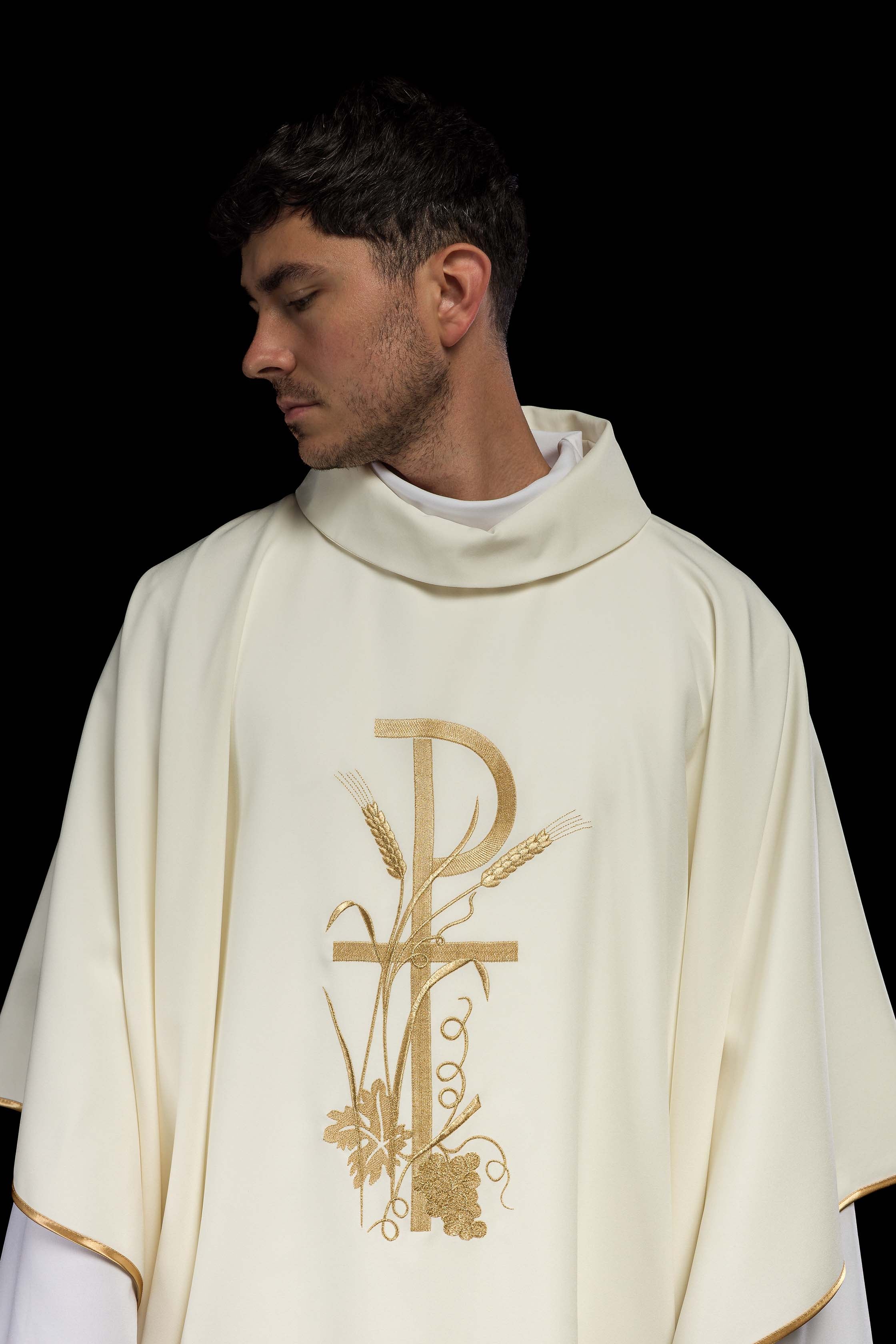 Embroidered chasuble in ecru