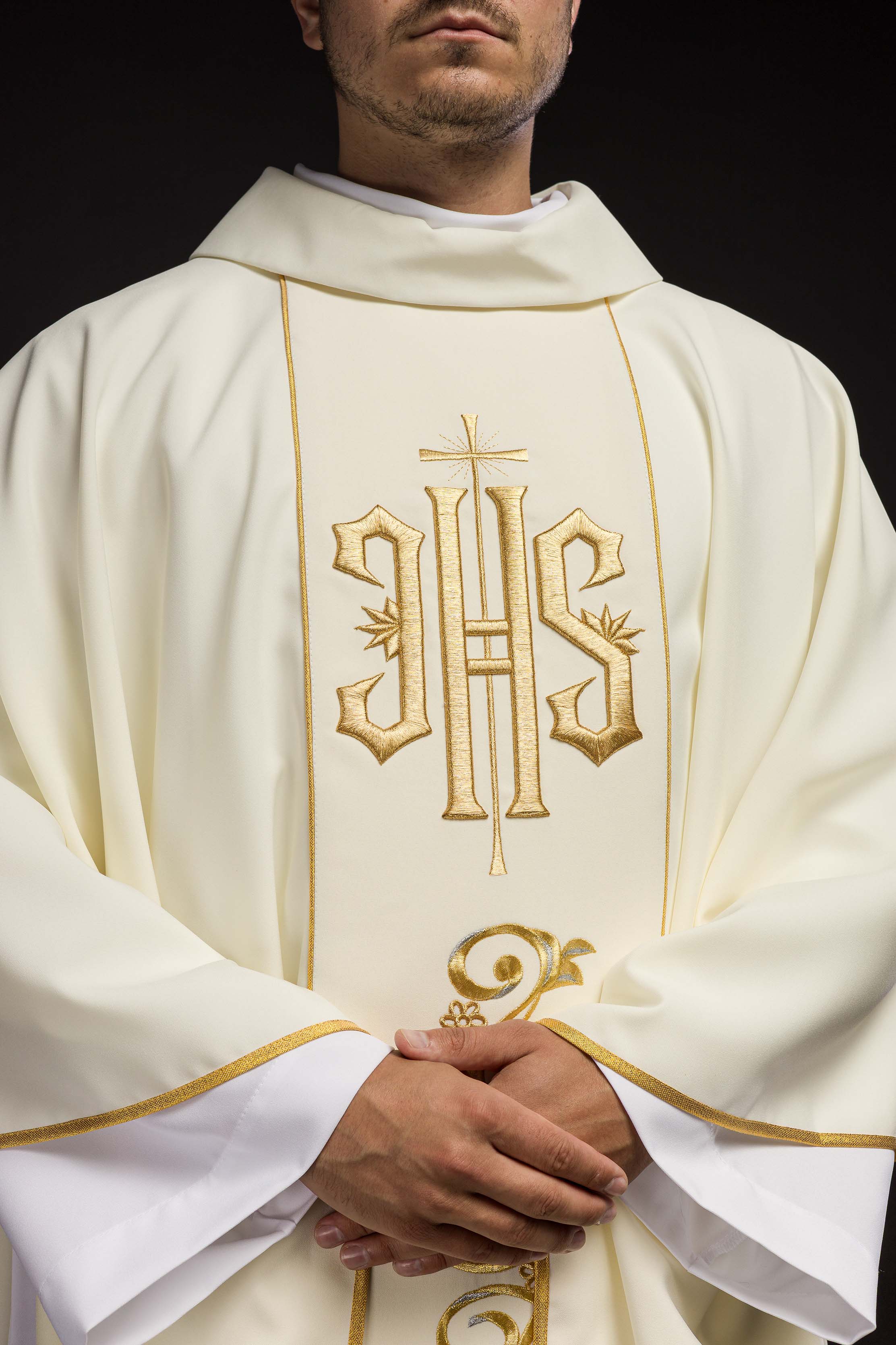 Decorated IHS chasuble in ecru