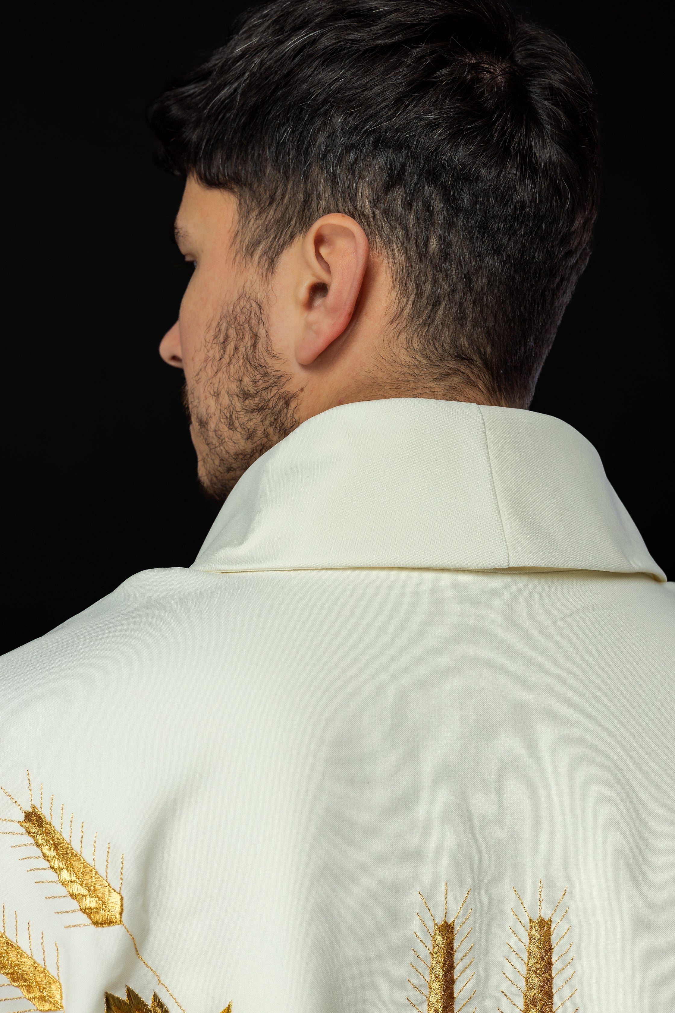 Chasuble embroidered with IHS and grapes in ecru