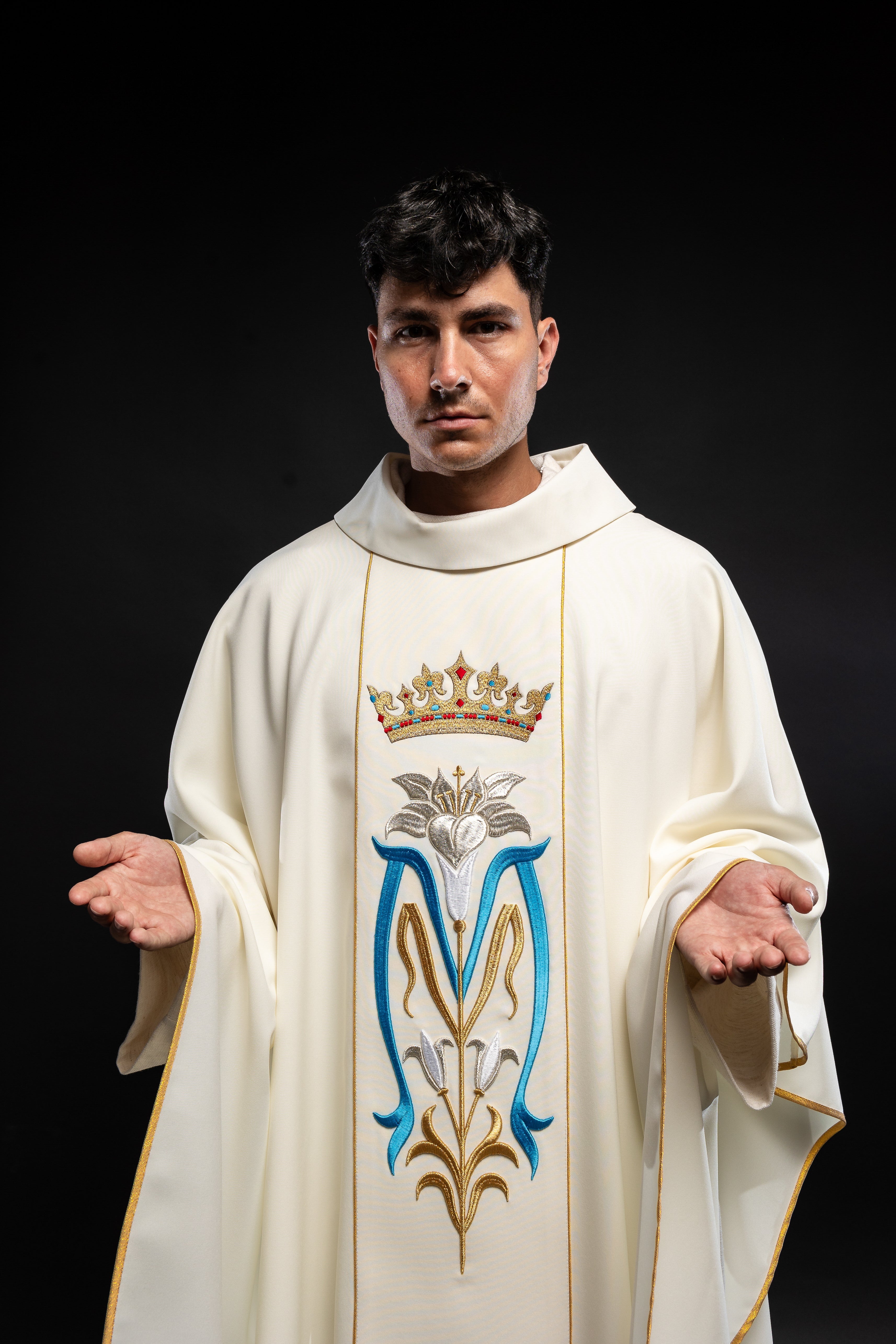 Marian liturgical chasuble embroidered with ecru crown