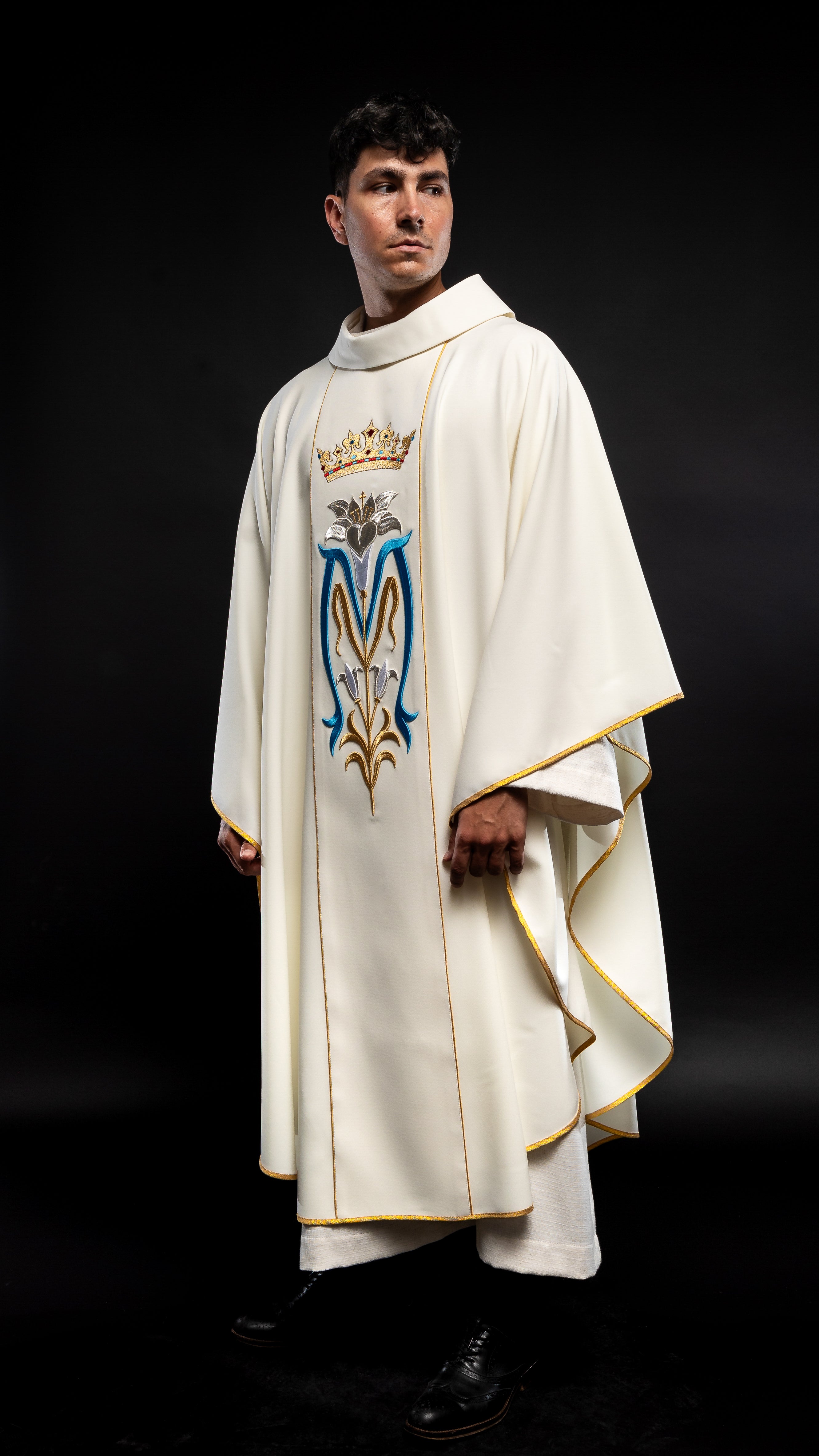 Marian liturgical chasuble embroidered with ecru crown