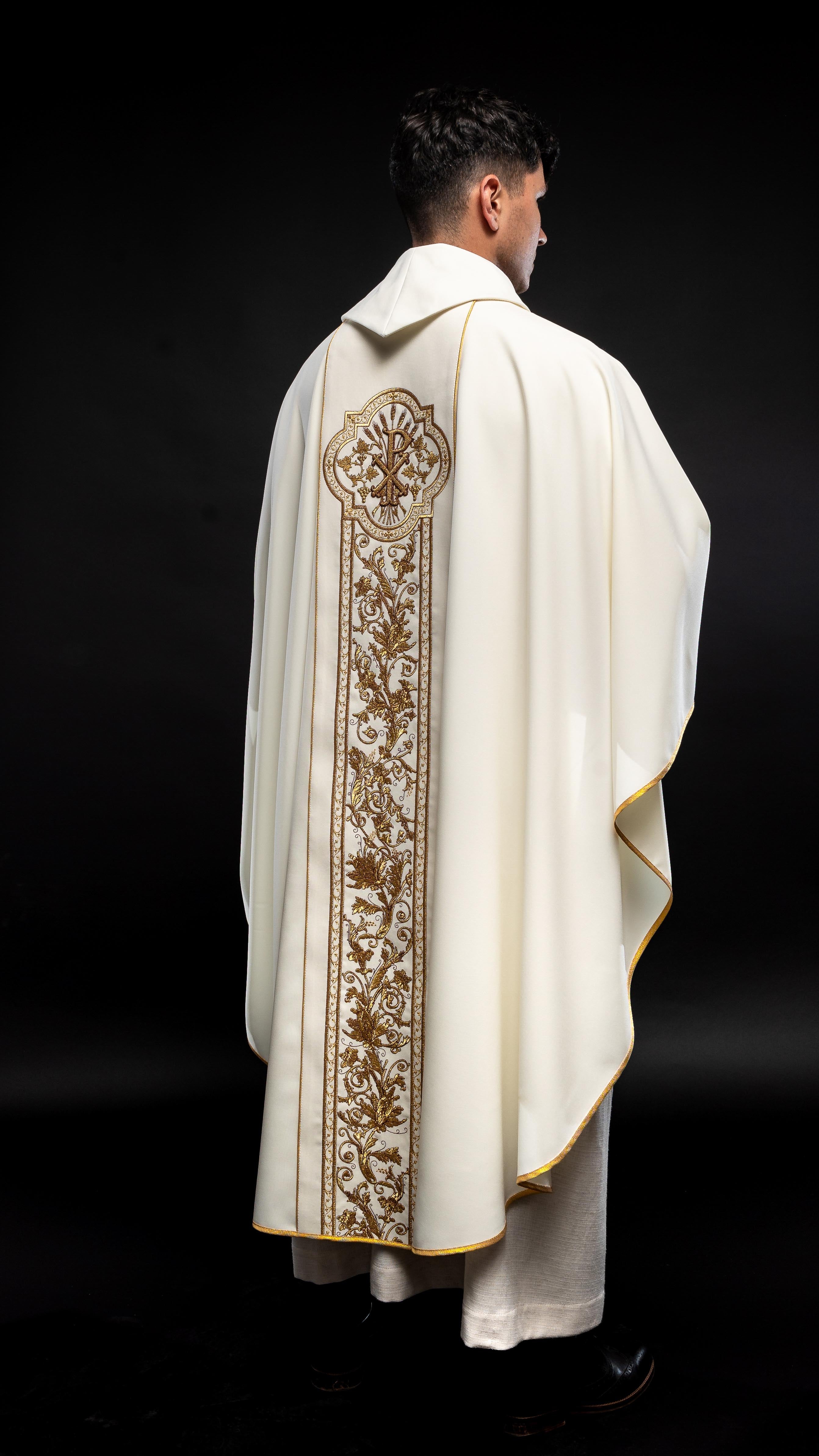 Chasuble richly embroidered with the symbol of the Heart of Jesus and PAX - Ecru