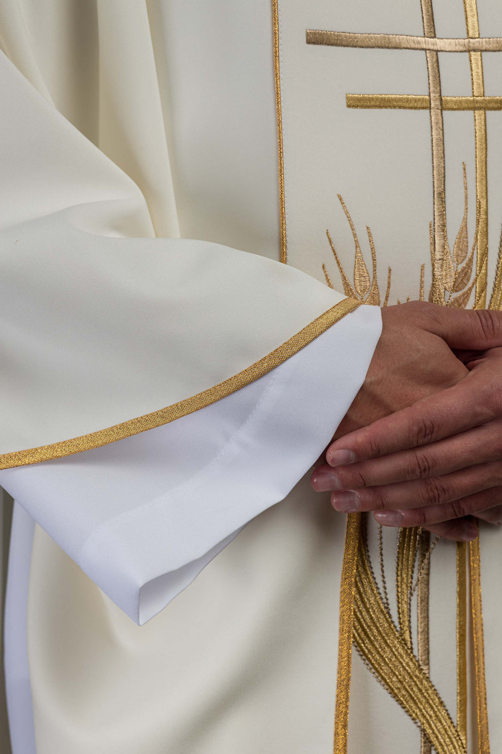 Chasuble embroidered with cross and ear motifs ecru