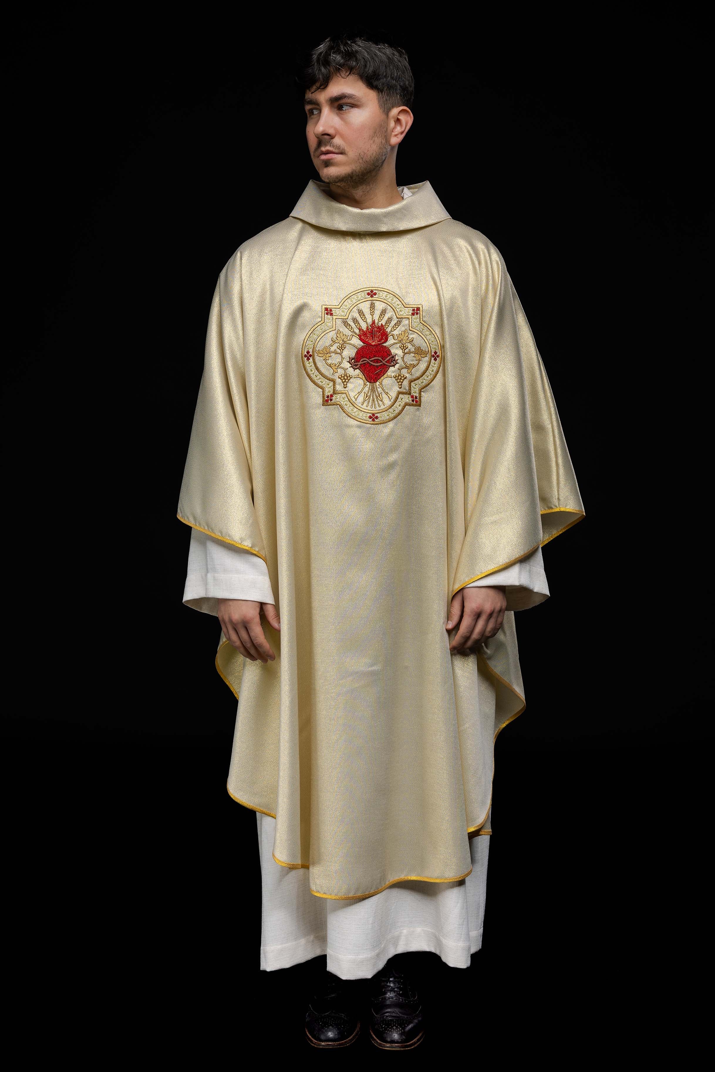 Gold chasuble embroidered with the motif of the Heart of Jesus and the Chalice