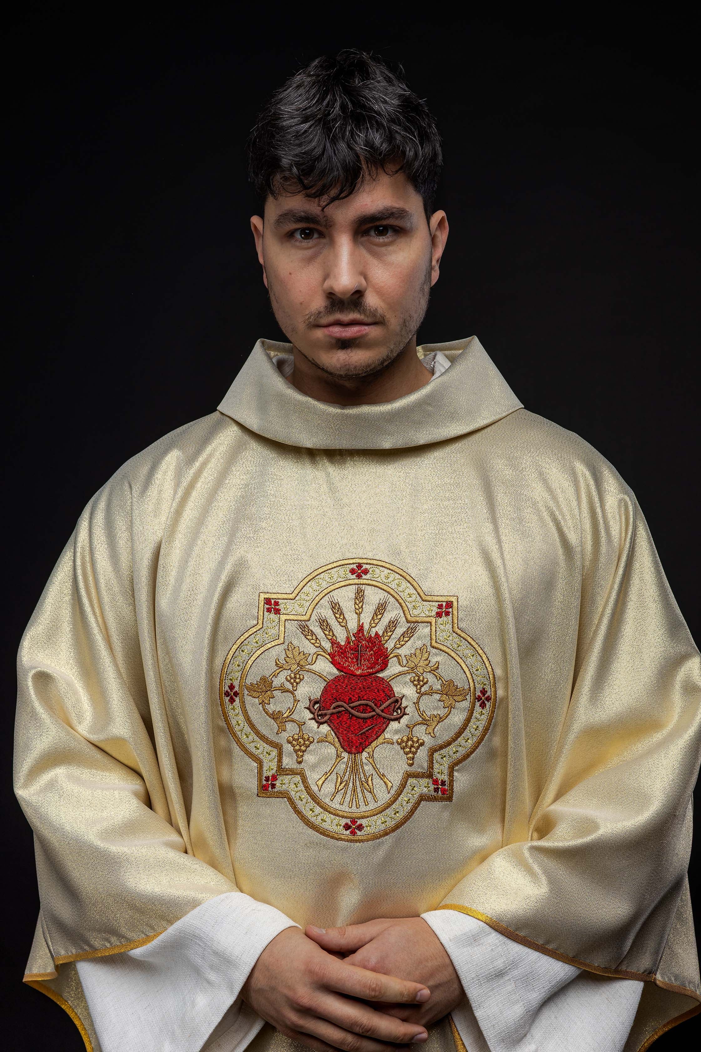 Gold chasuble embroidered with the motif of the Heart of Jesus and the Chalice