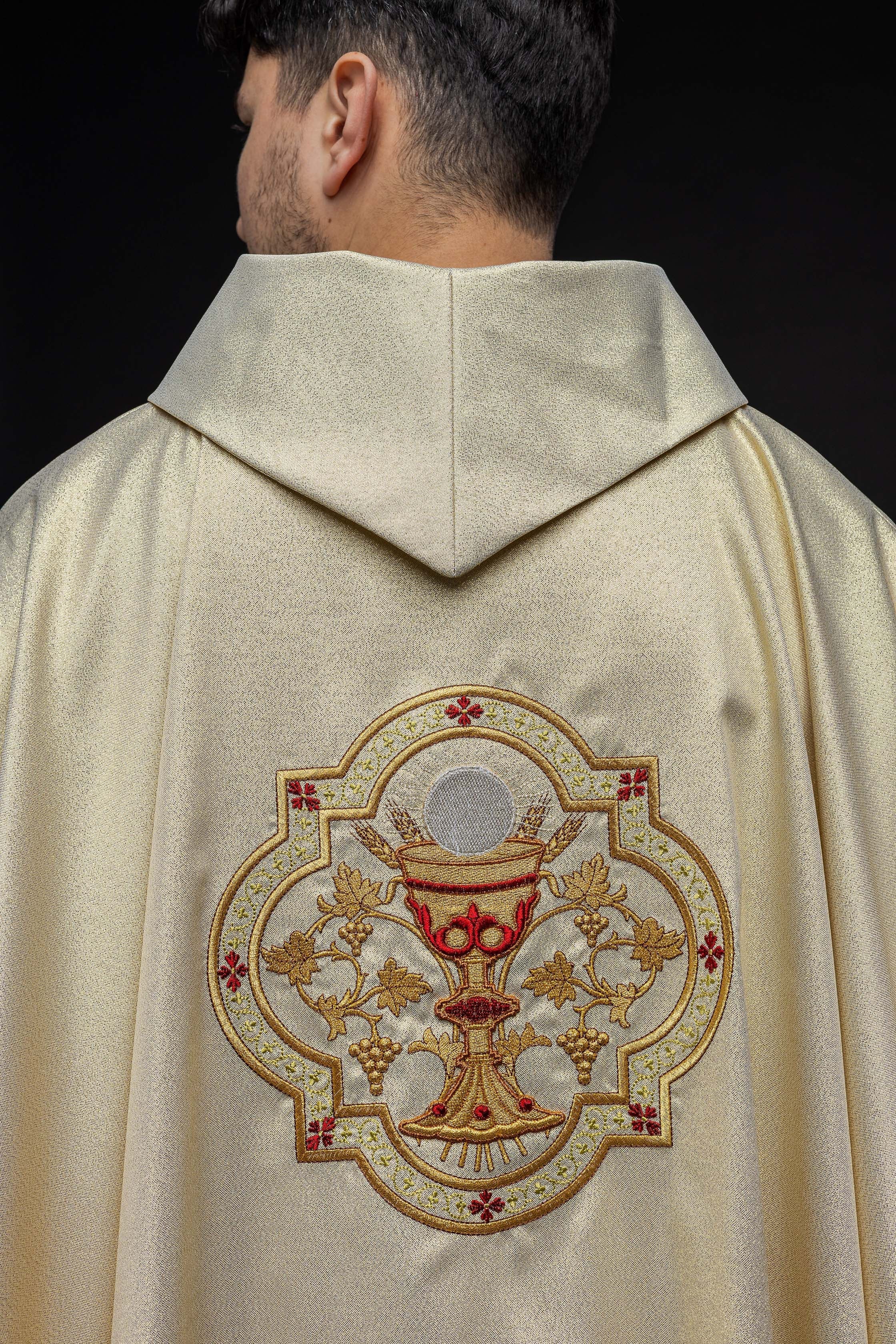 Gold chasuble embroidered with the motif of the Heart of Jesus and the Chalice