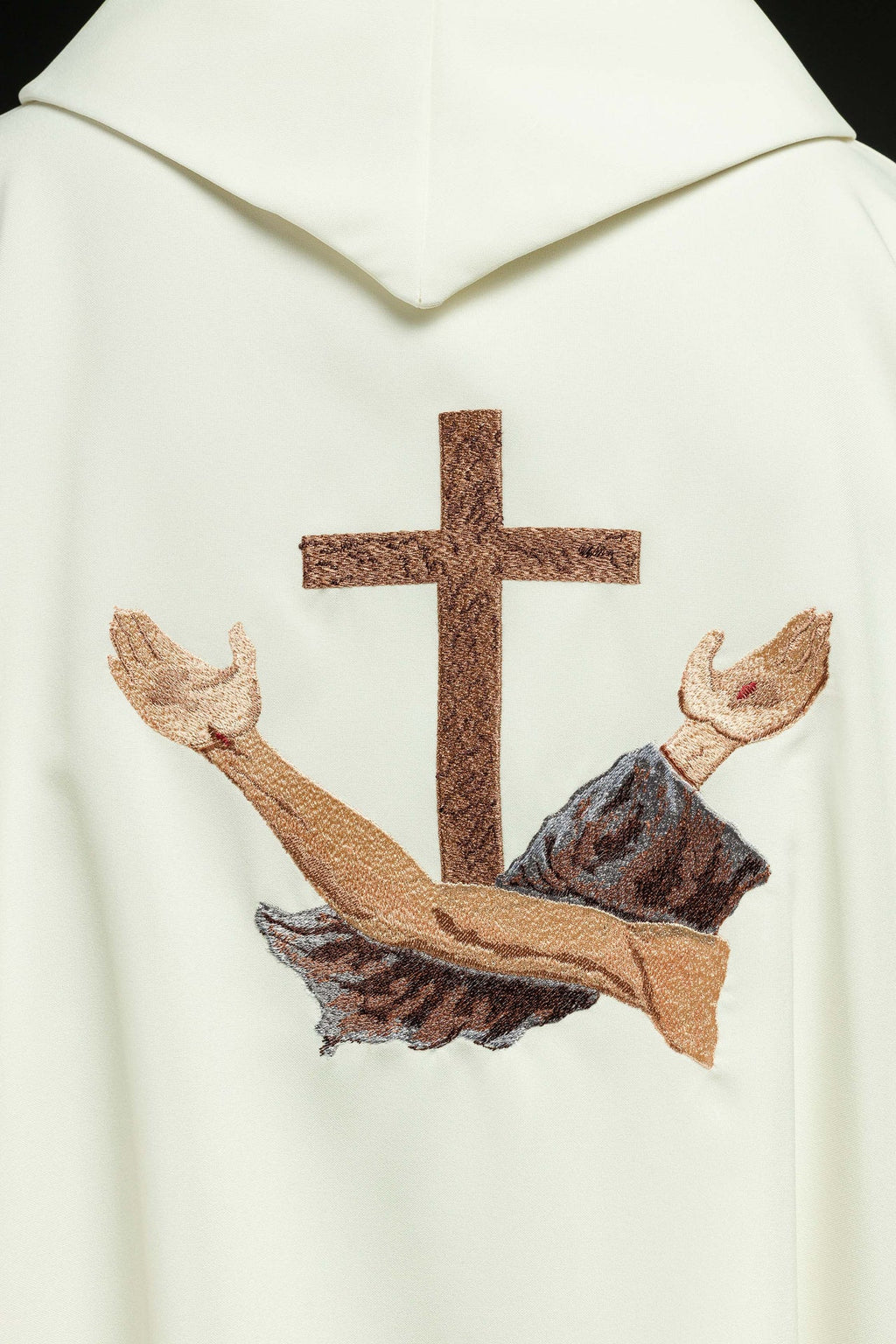 Ornat liturgiczny z franciszkańskim krzyżem - ORNATY.PL