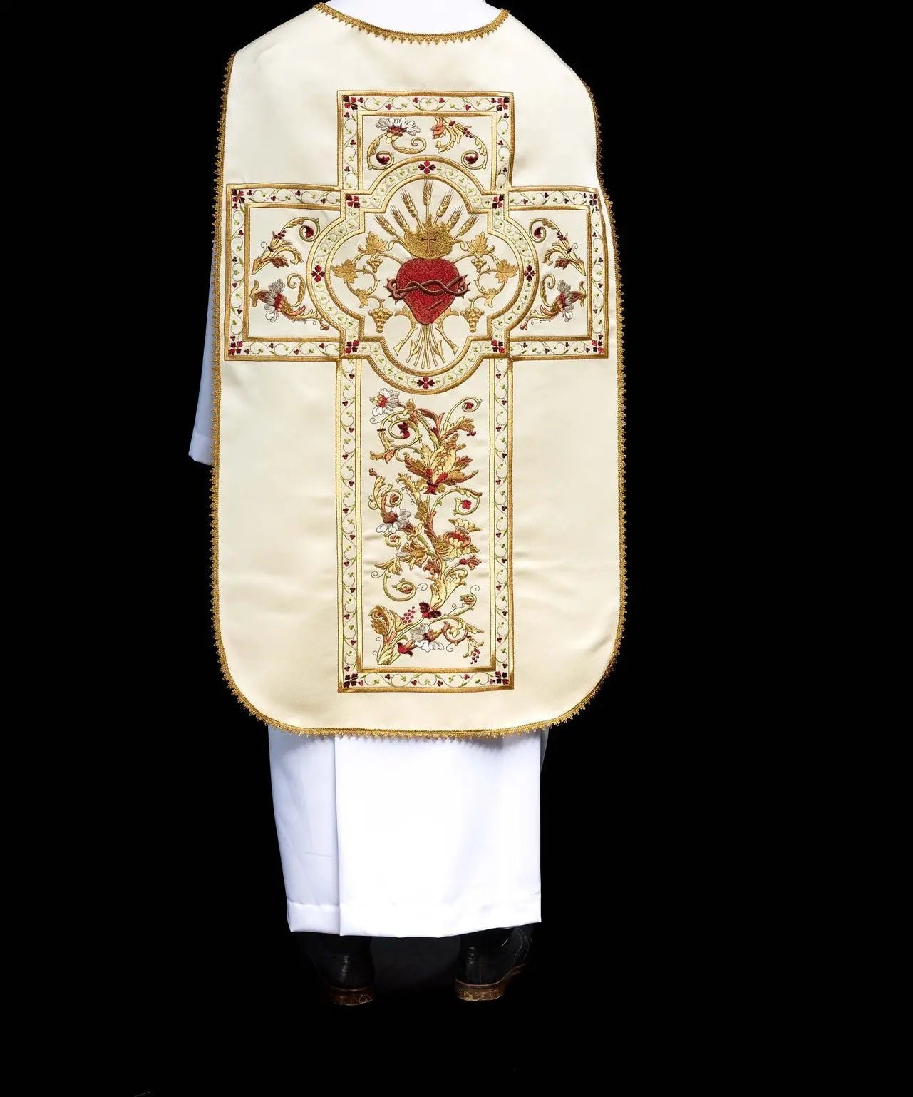 Roman chasuble embroidered with the Heart of Jesus Christ