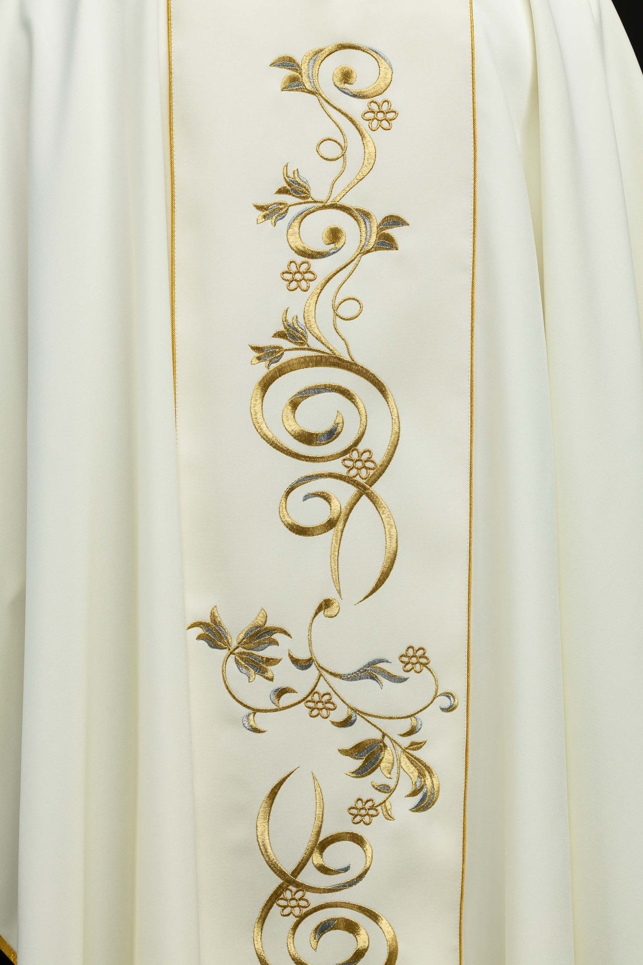 Ecru chasuble with the image of Jesus the Good Shepherd