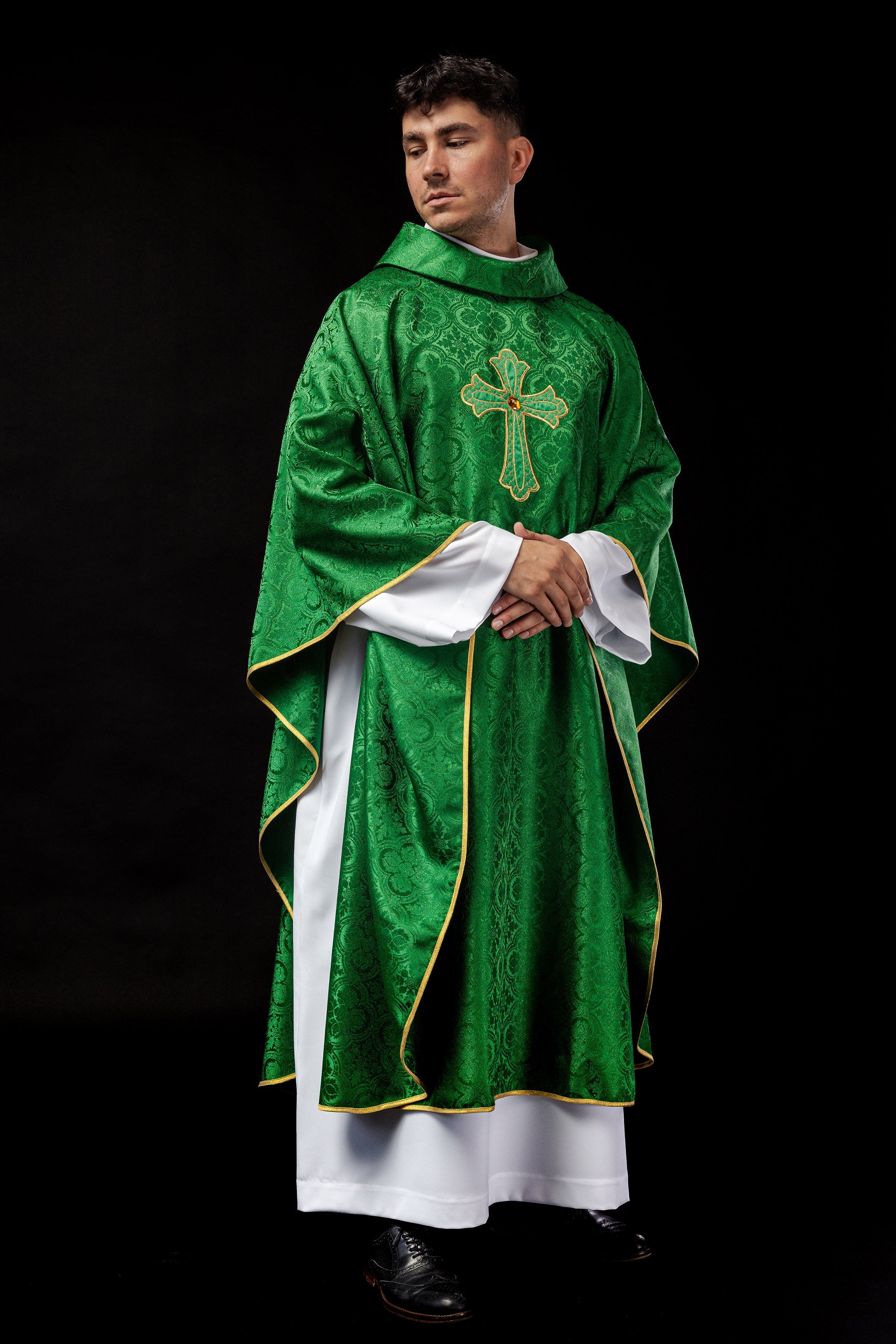 Embroidered chasuble with symbol of the cross Green