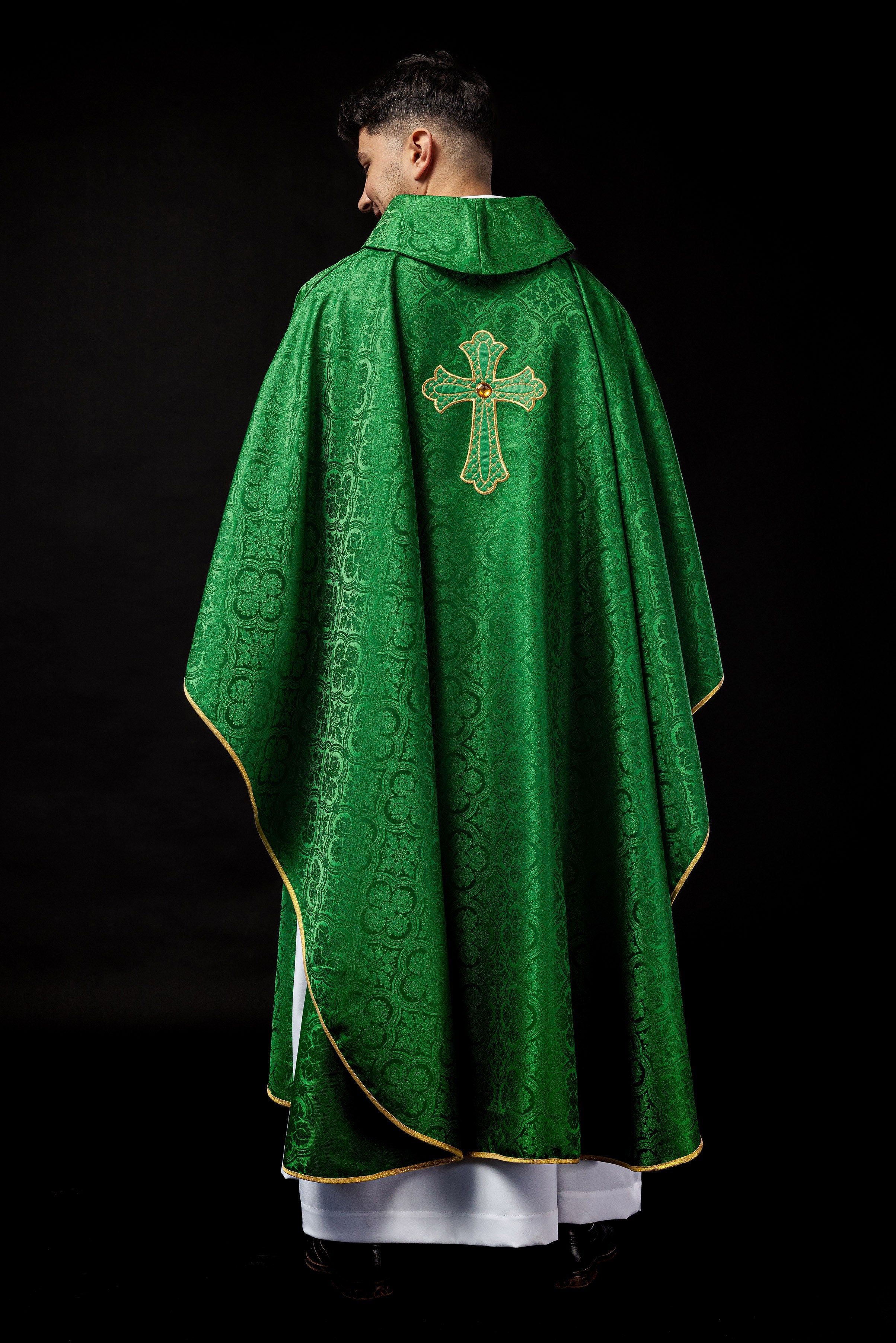 Embroidered chasuble with symbol of the cross Green