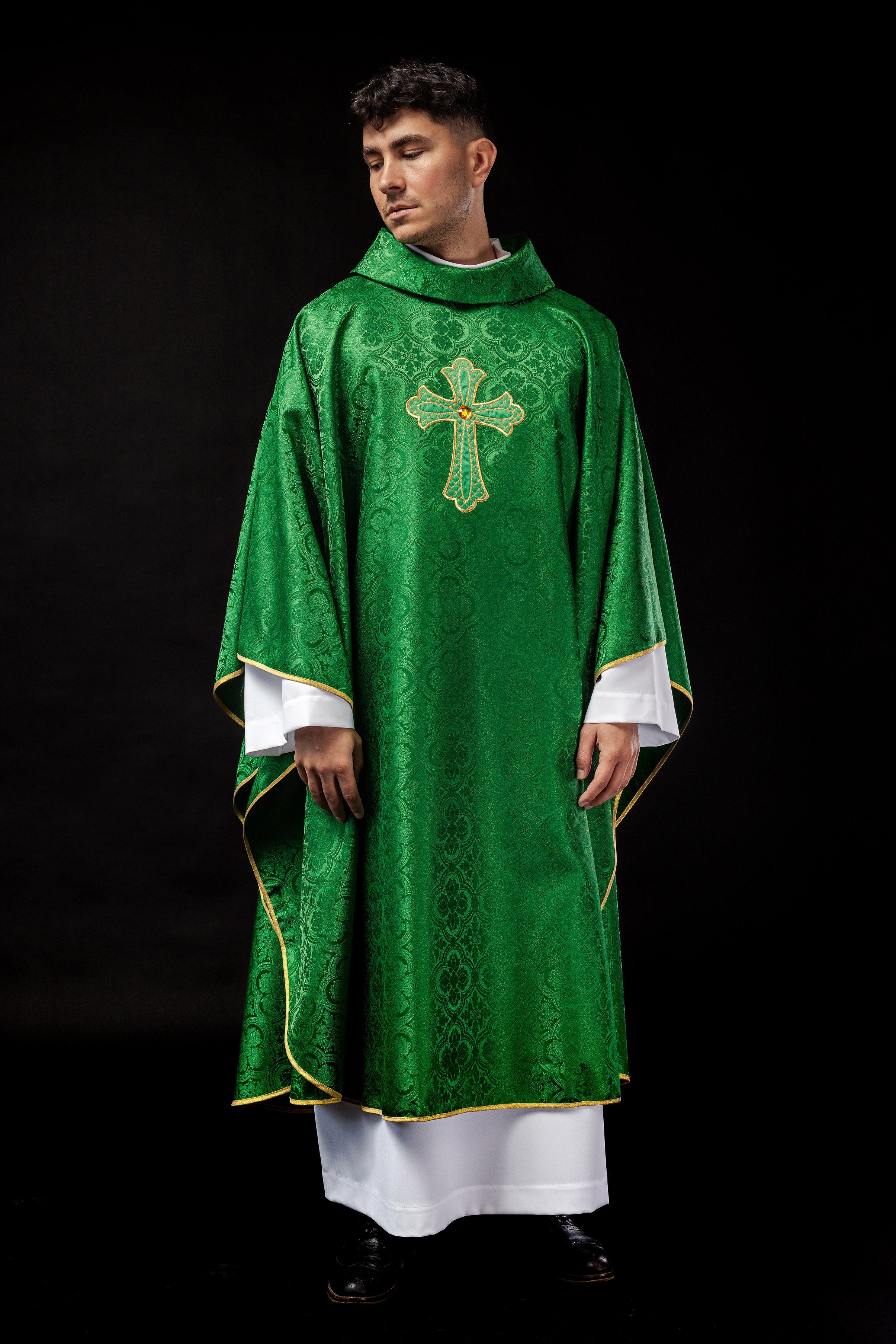 Embroidered chasuble with symbol of the cross Green