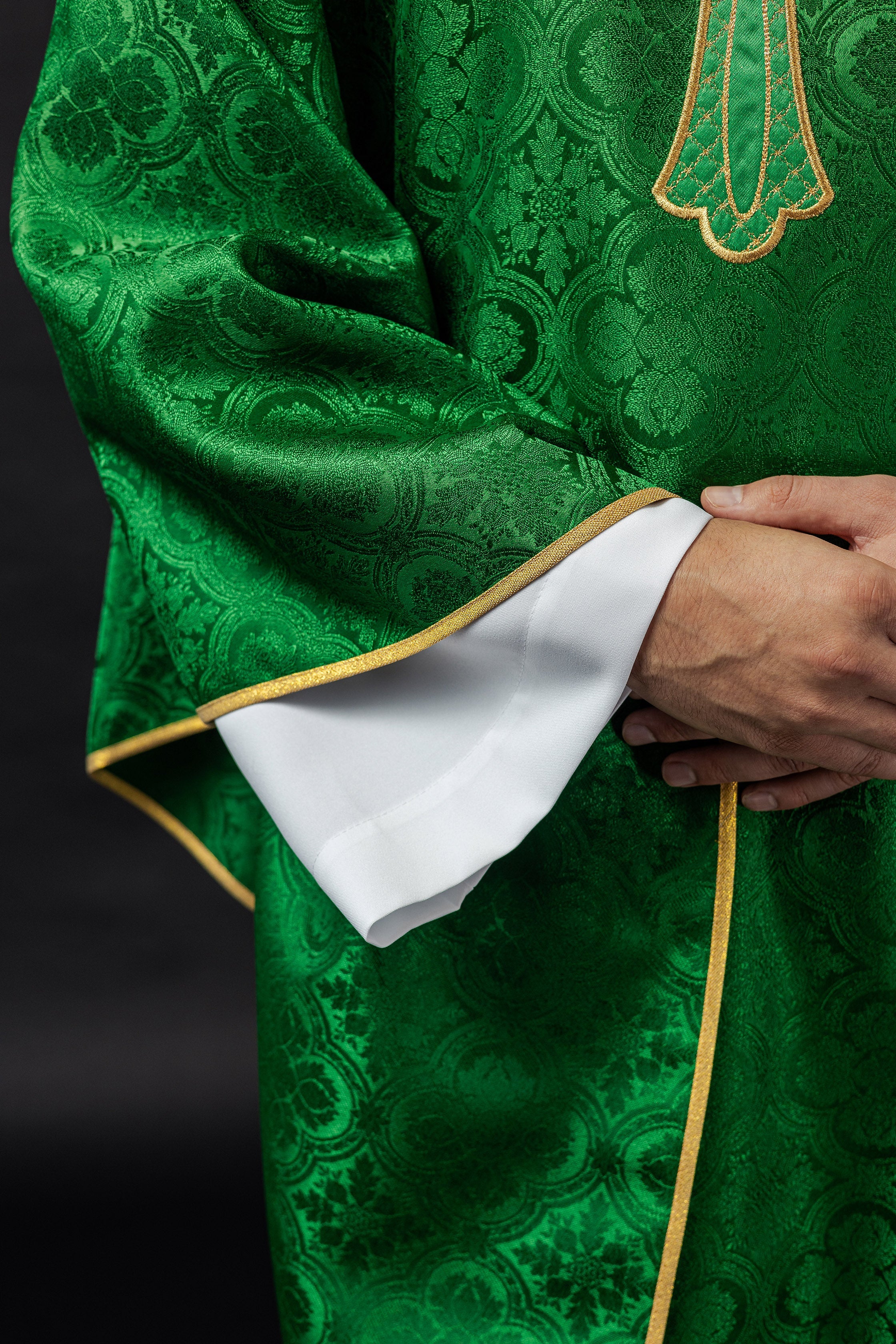 Embroidered chasuble with symbol of the cross Green