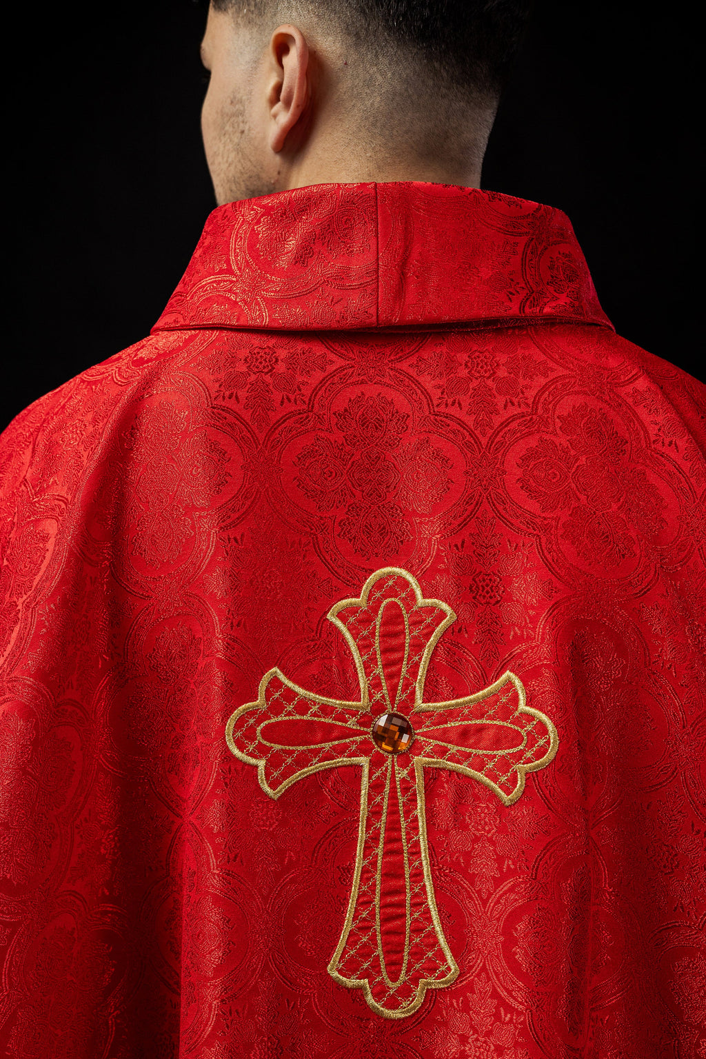 Embroidered chasuble with symbol of the cross Red