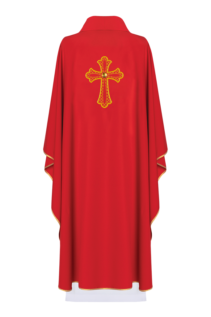 Czerwony ornat haftowany z symbolem krzyża