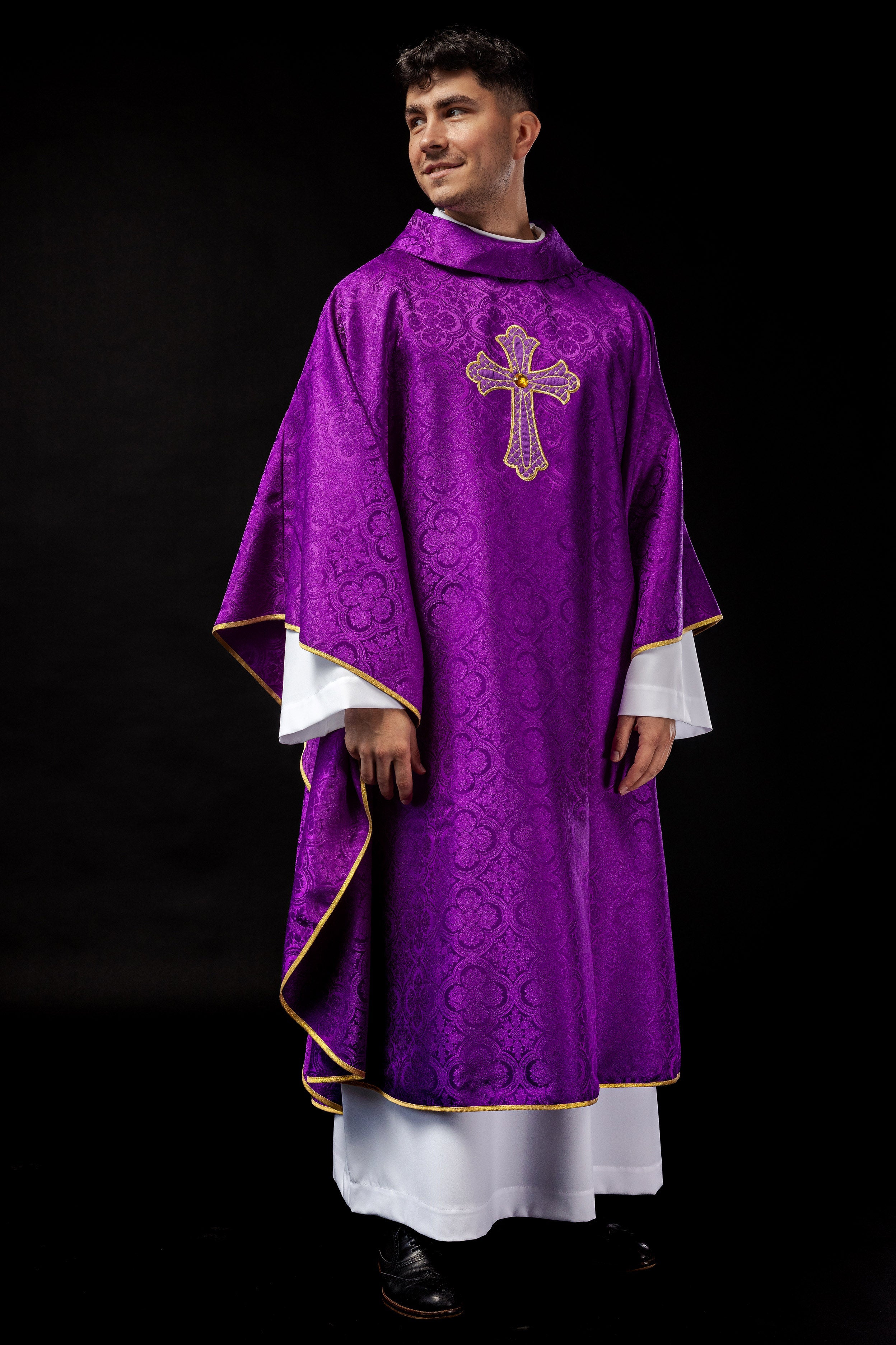 Embroidered chasuble with symbol of the cross Purple